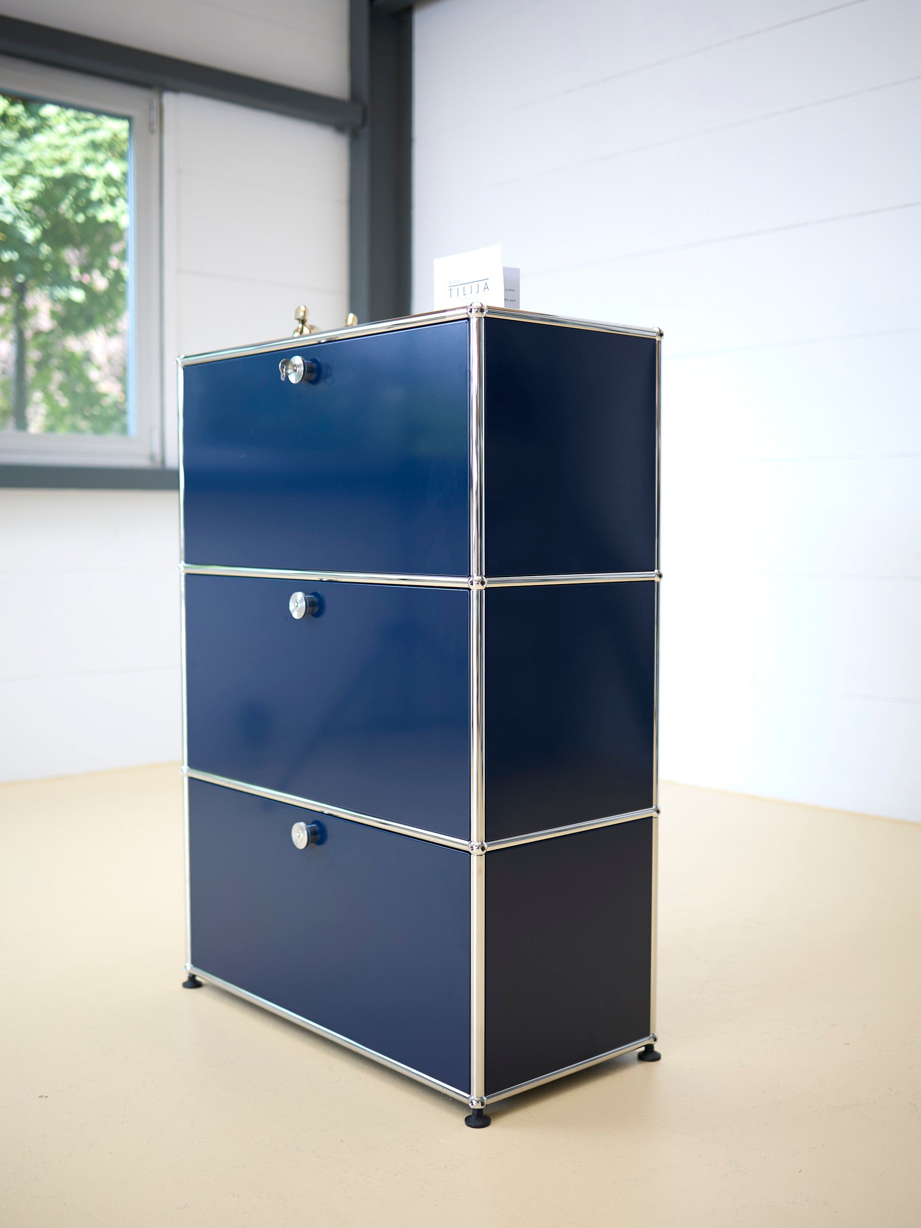 USM Haller Highboard in Stahlblau