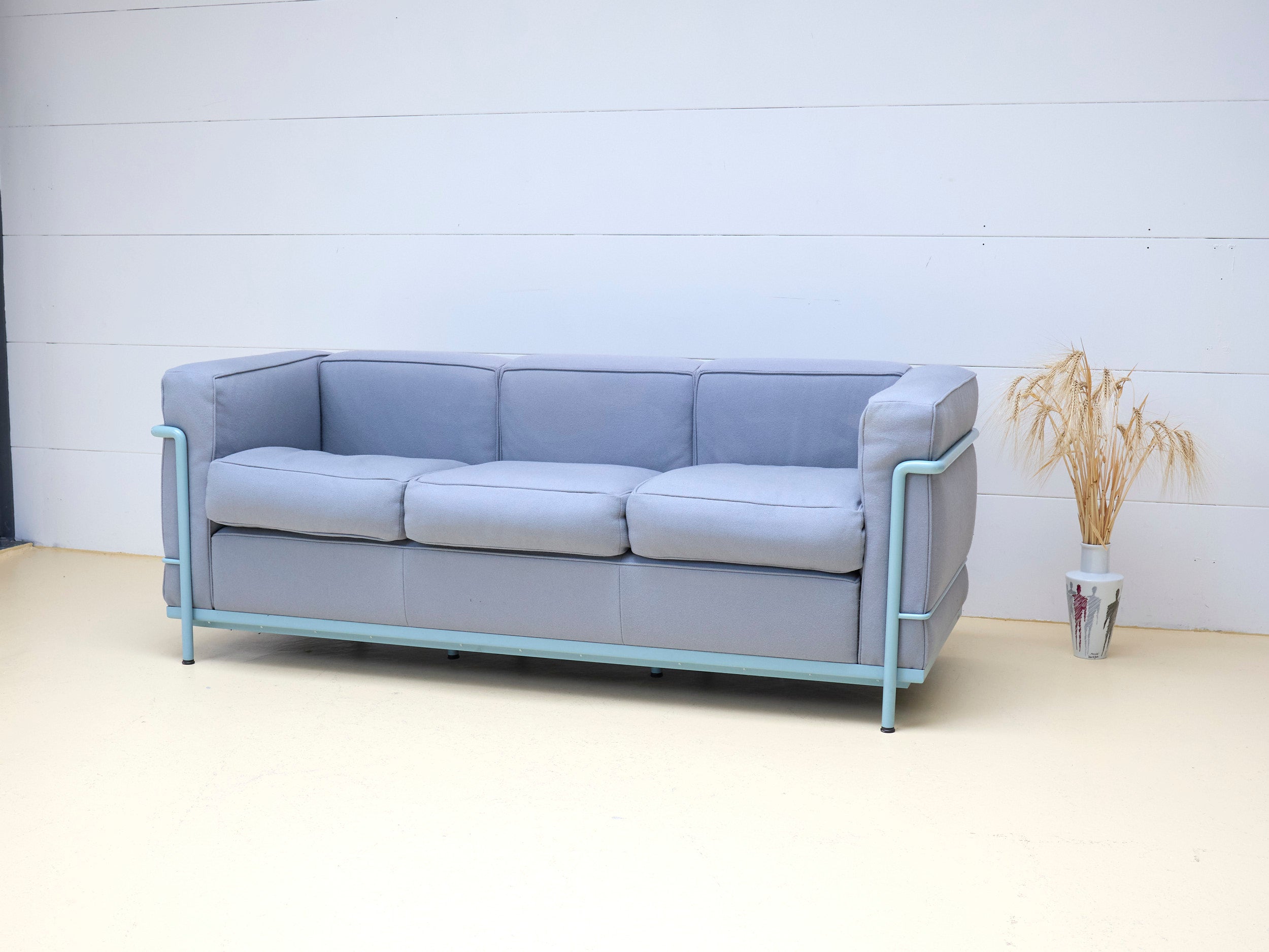 Le Corbusier LC2 Dreisitzersofa von Cassina