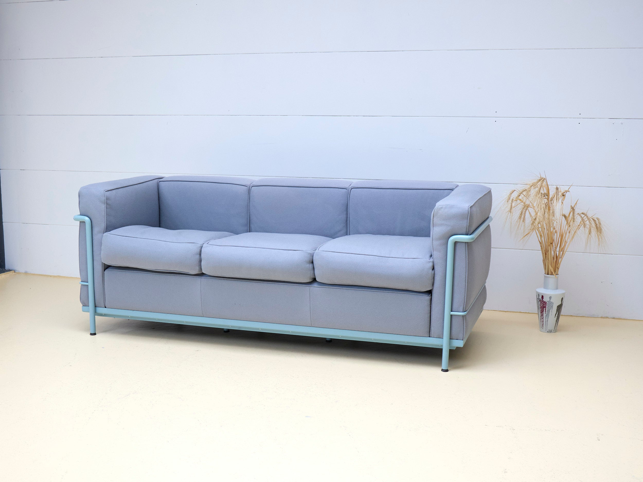 Le Corbusier LC2 Dreisitzersofa von Cassina