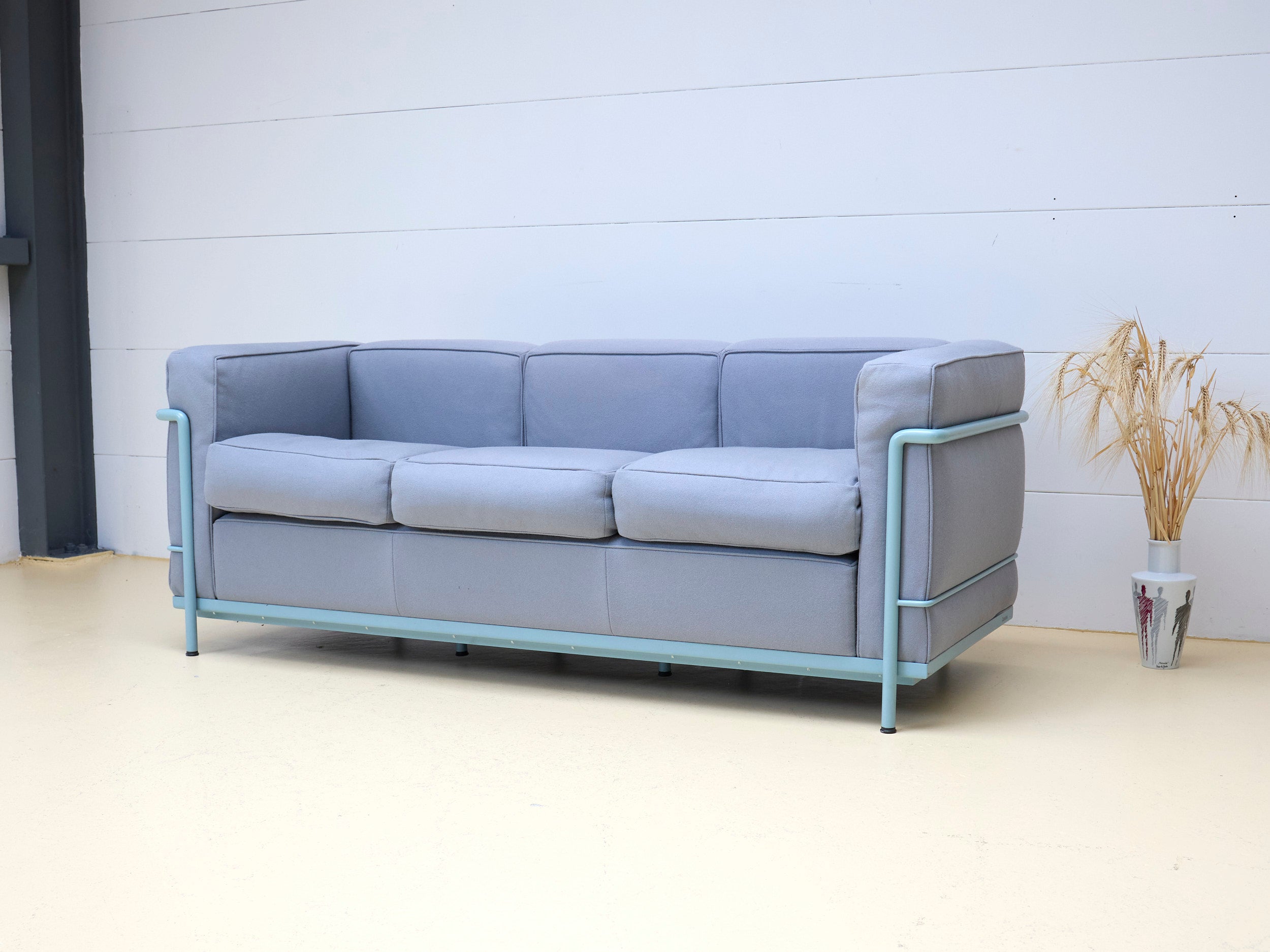 Le Corbusier LC2 Dreisitzersofa von Cassina