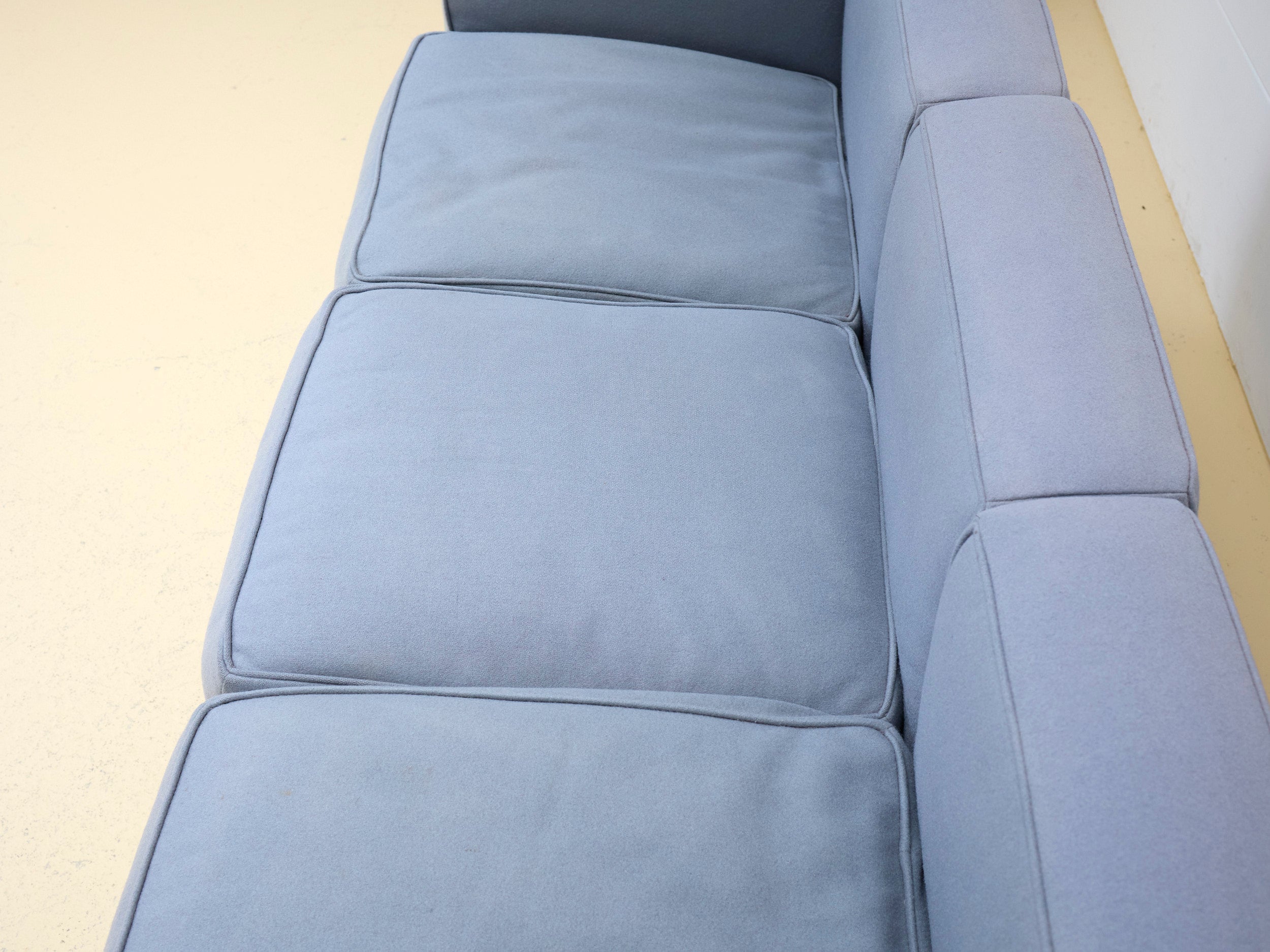 Le Corbusier LC2 Dreisitzersofa von Cassina