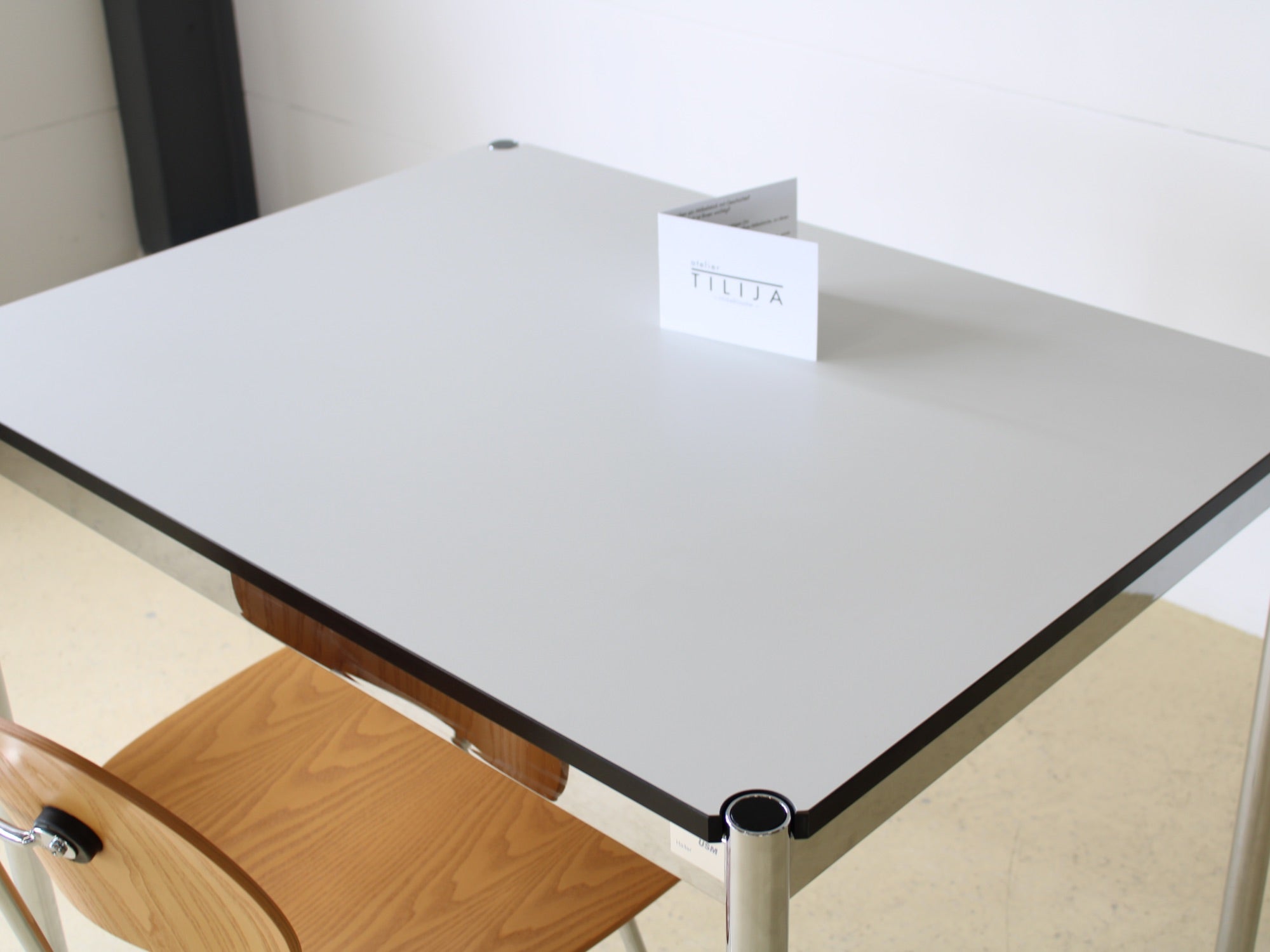Kleiner USM Tisch (1mx75m)