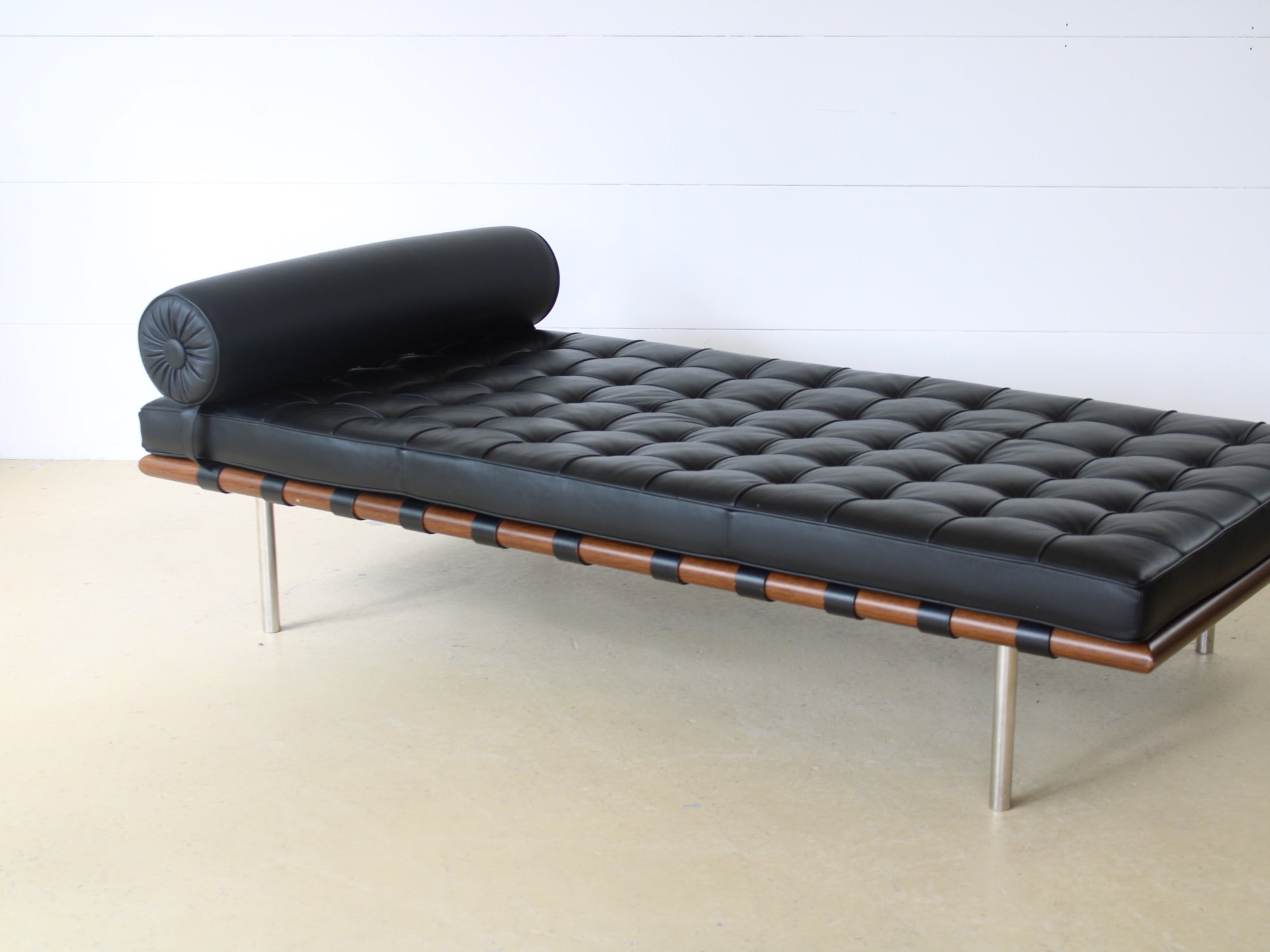 Barcelona Daybed, Ludwig Mies van der Rohe Knoll