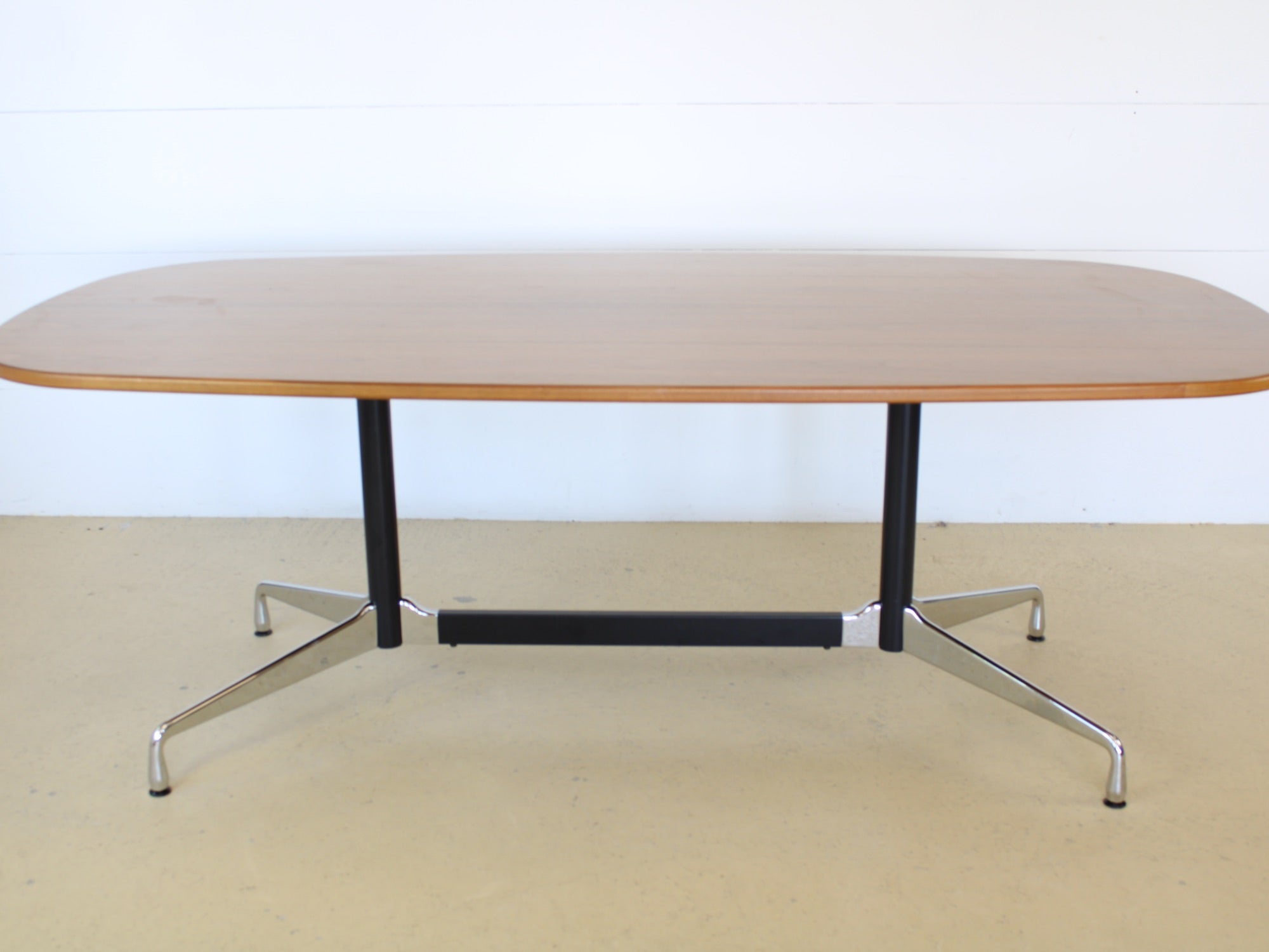 Schäner Vitra Tisch von Charles & Ray Eames