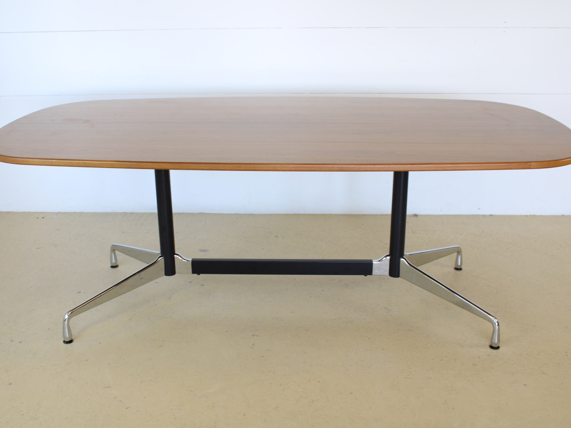 Schäner Vitra Tisch von Charles & Ray Eames