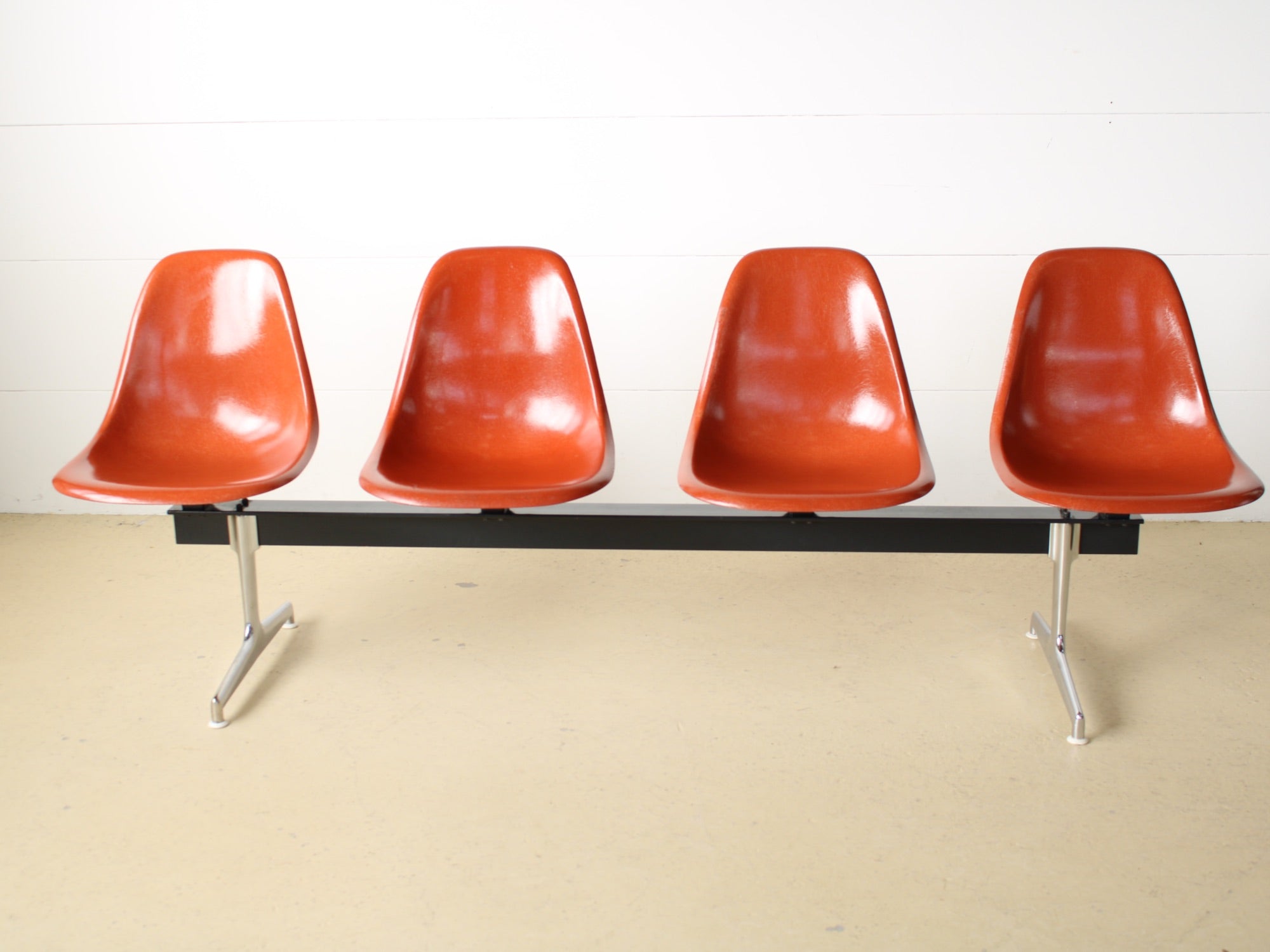 Eames Sitzbank von Hermann Miller