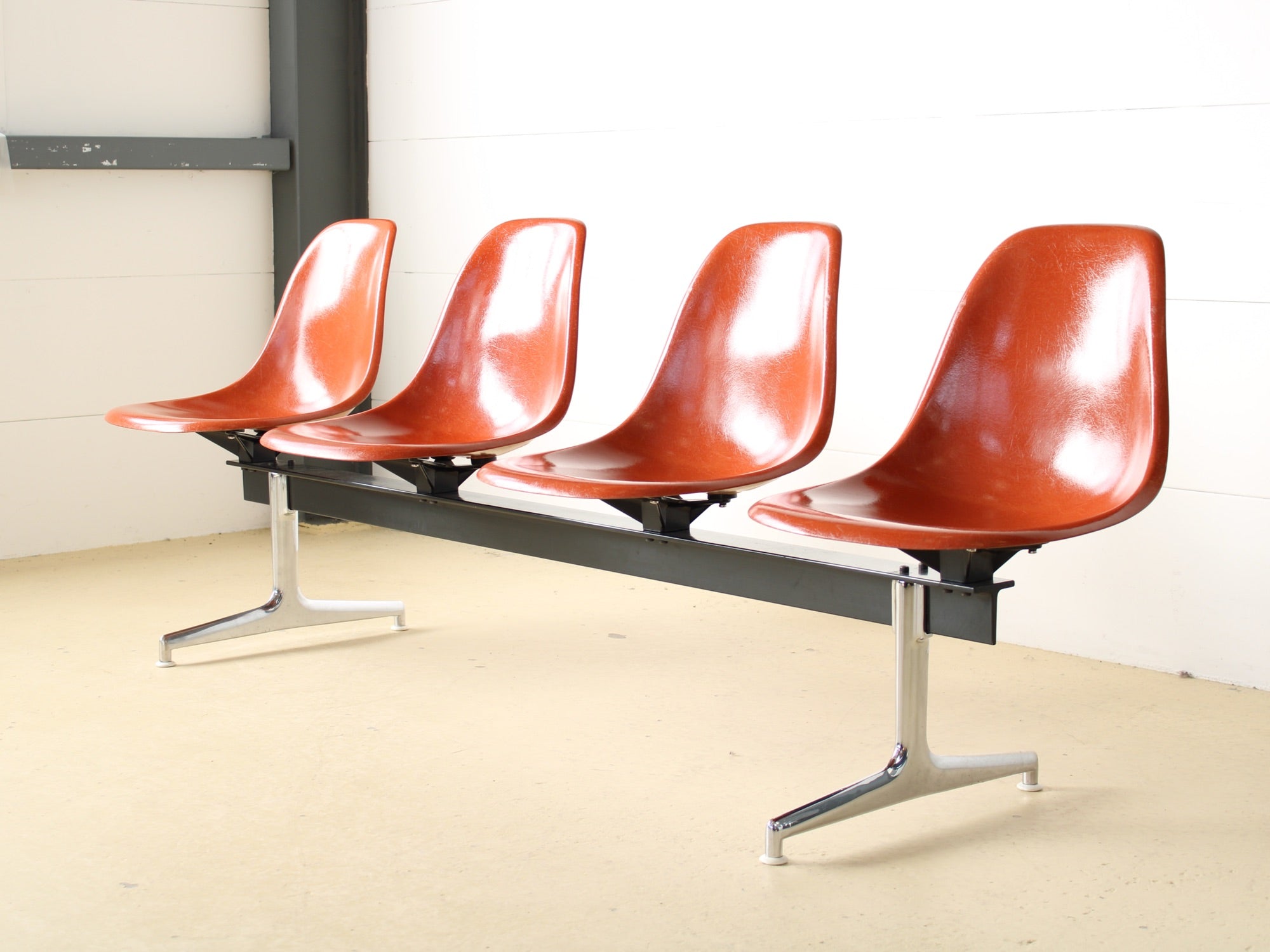 Eames Sitzbank von Hermann Miller