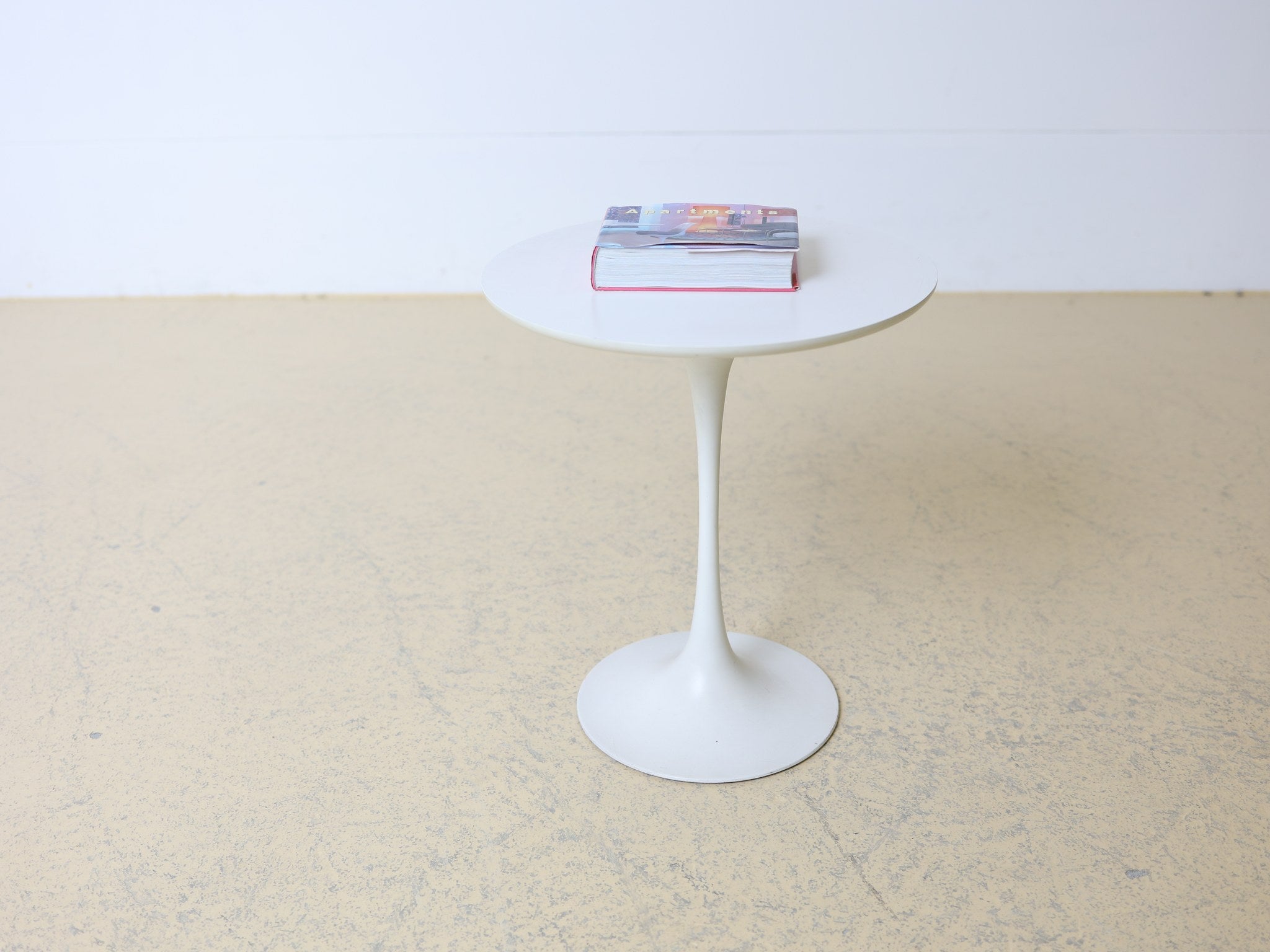 Vintage Arkana Tulip Table weiss komplett bei atelier TILIJA