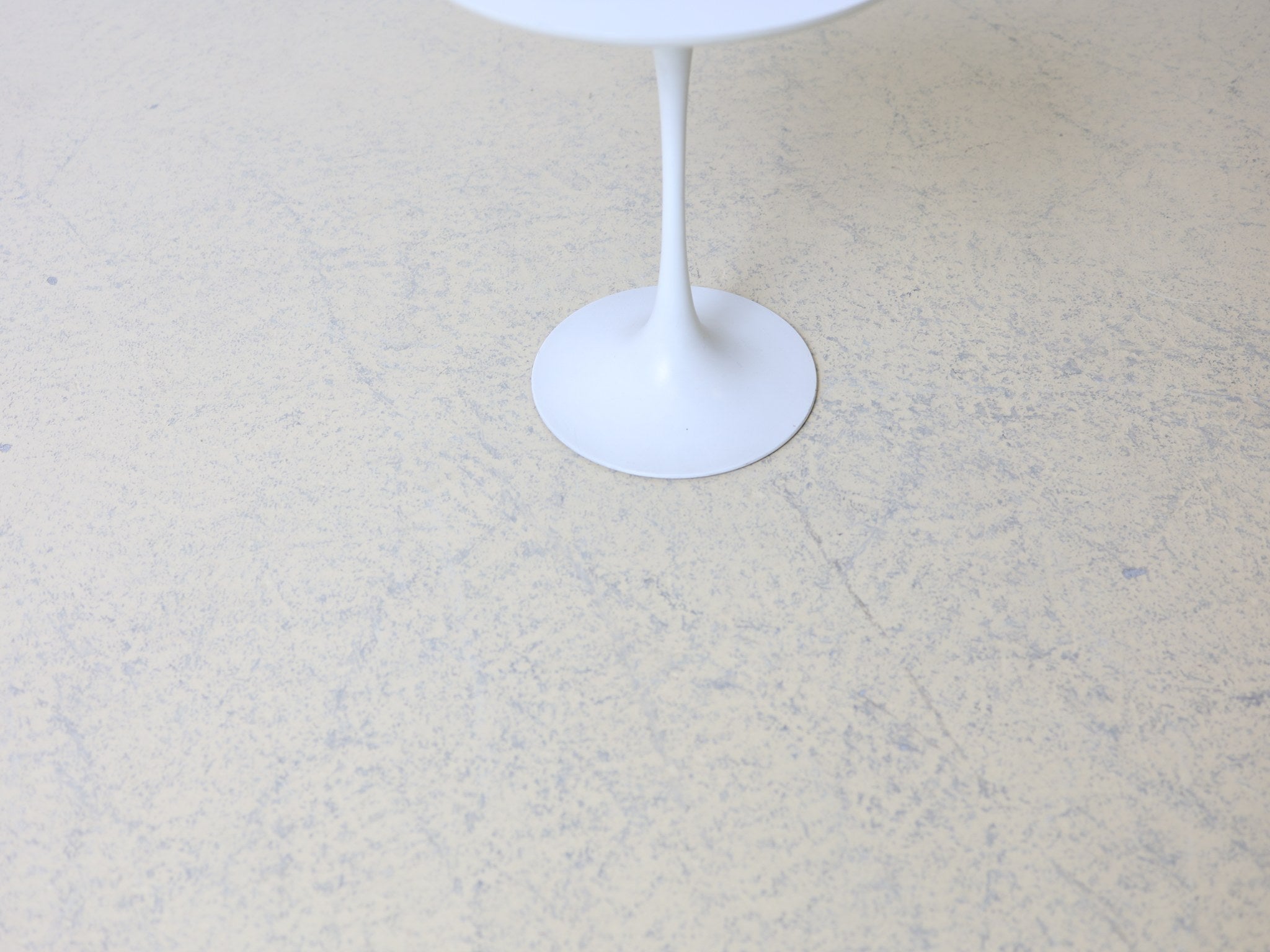 Arkana UK Tulip Side Table 1960er Jahre Sammlerstück