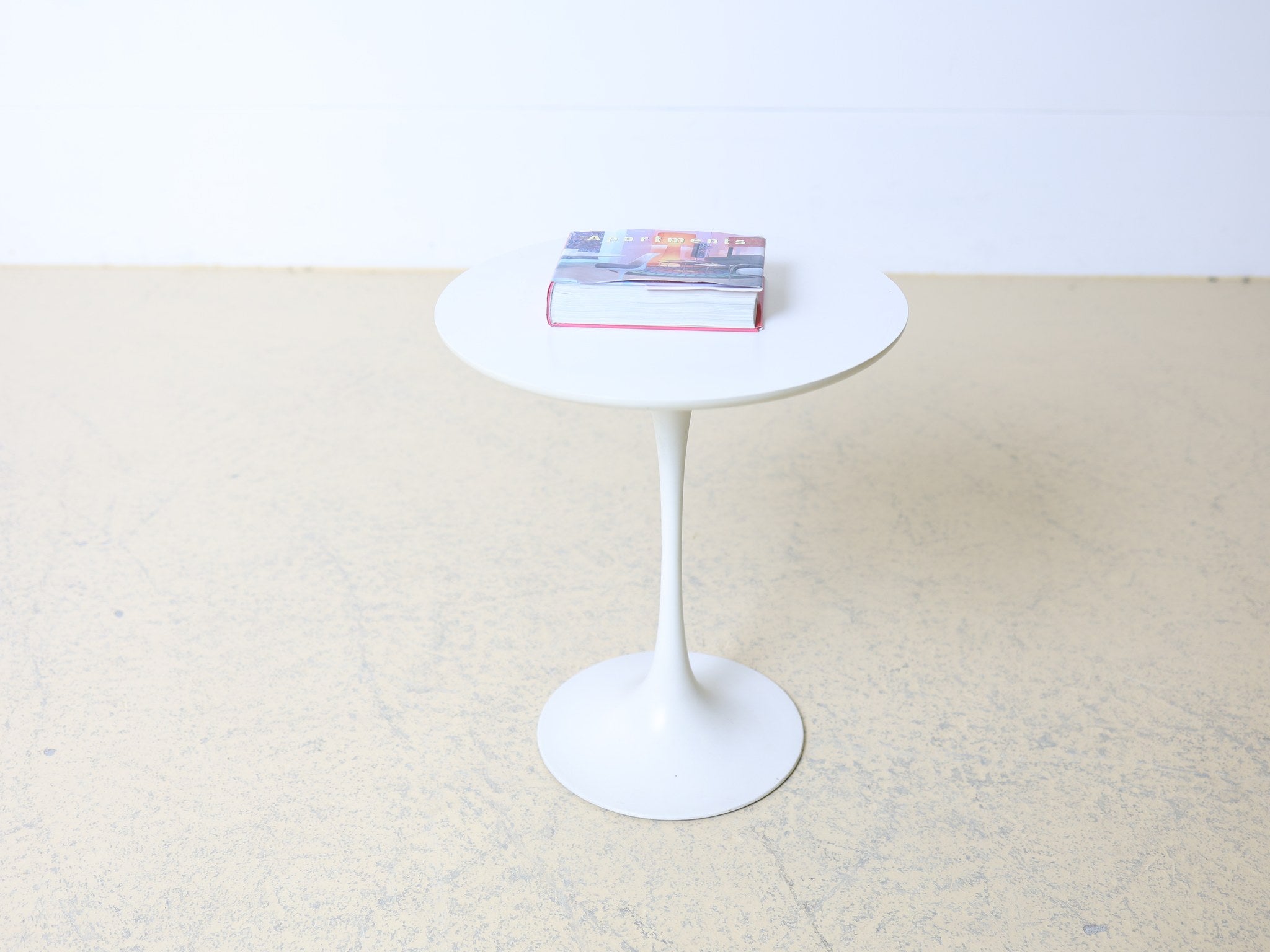 Space Age Design Arkana Tulip Beistelltisch Detailaufnahme