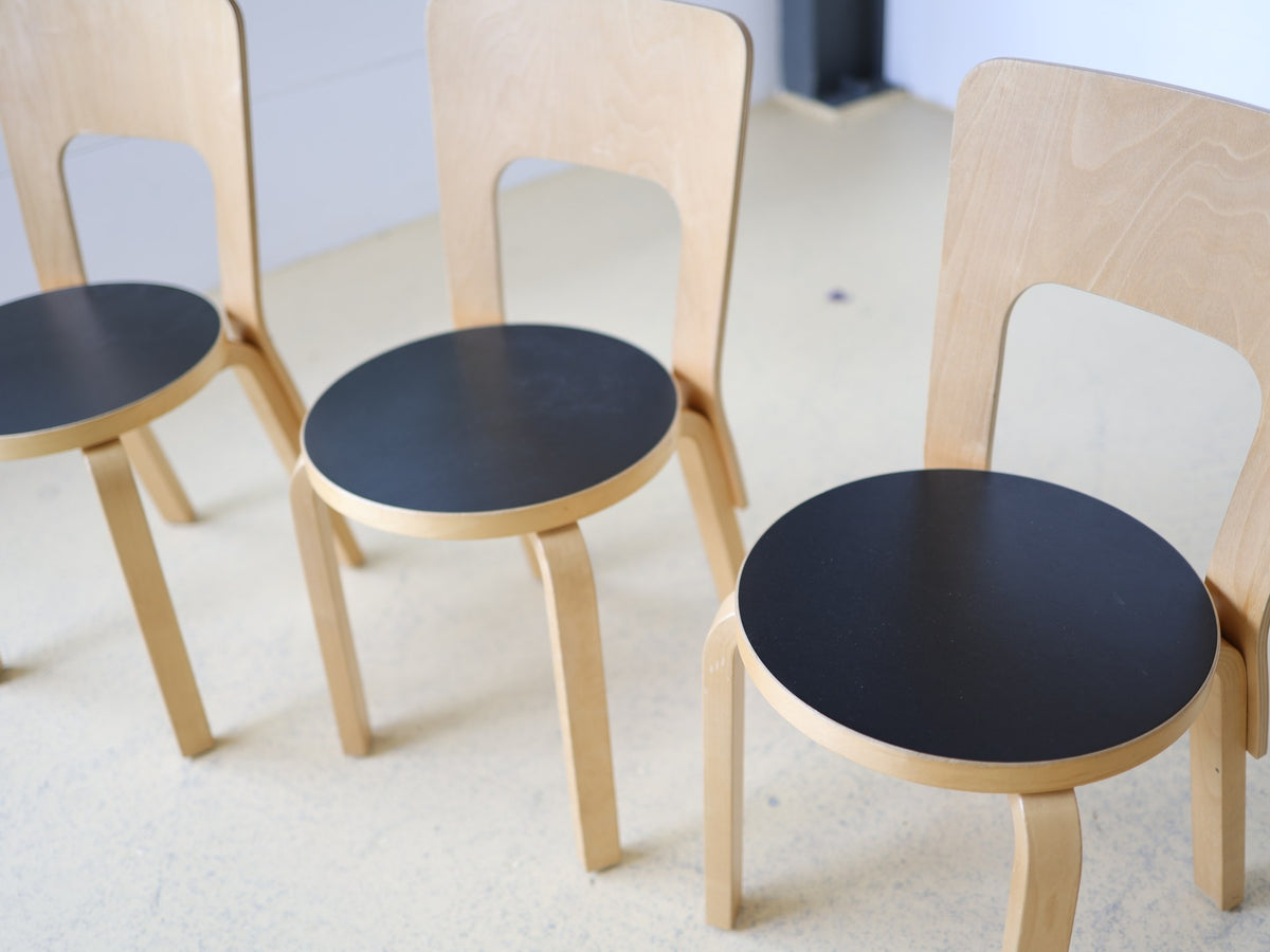 Artek Chair 65 – Birke / Schwarz Linoleum Foto 9
