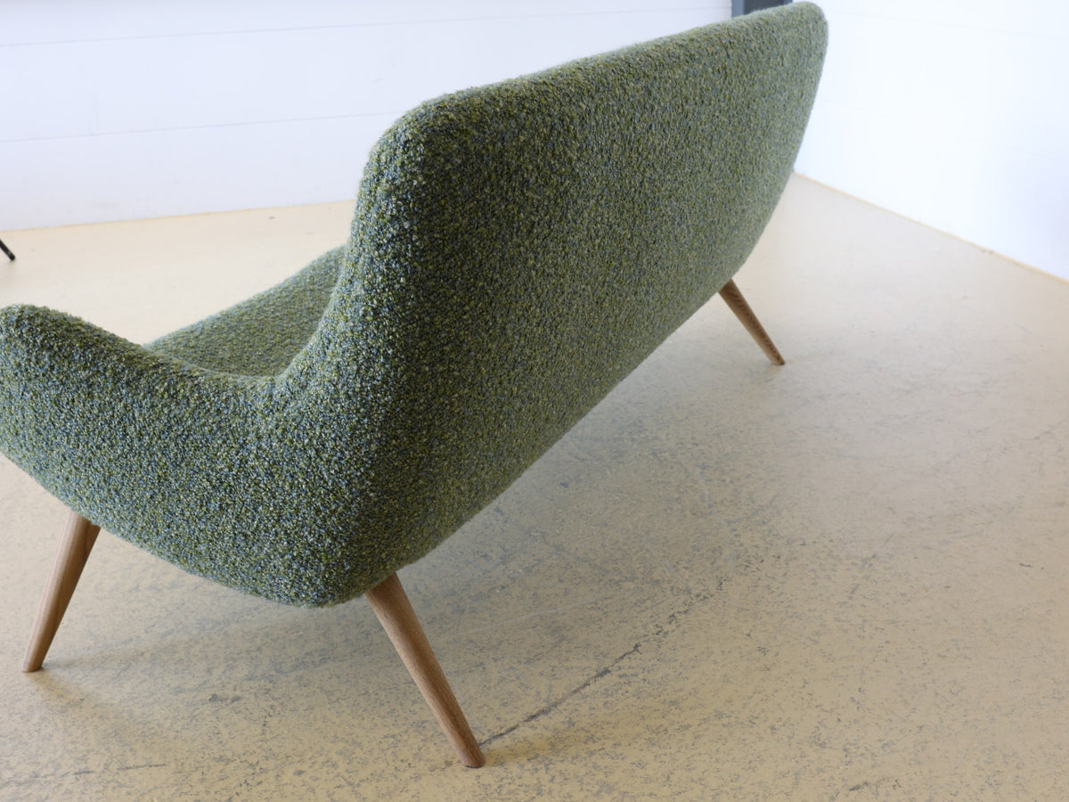 Theo Ruth Designklassiker Seitenansicht mit konischen Buchenbeinen