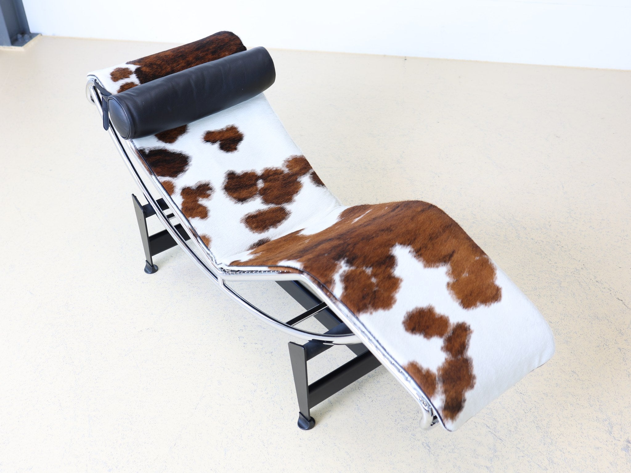 Le Corbusier Signatur auf der Cassina LC4 Chaiselongue