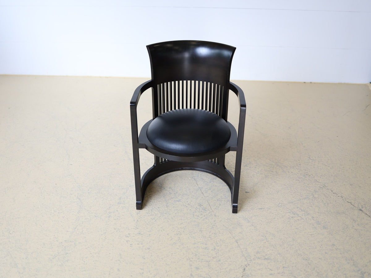 Barrel Chair 606 Cassina Detailansicht vertikale Holzsprossen ebonisiert schwarz