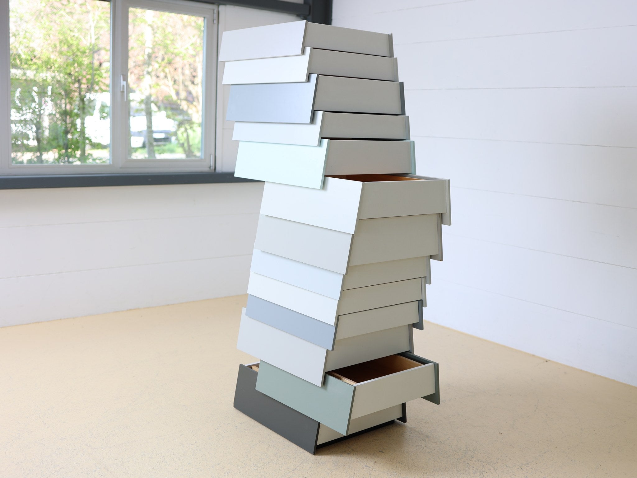Stack Drawer Tower mehrfarbig Rückansicht Stahlrahmen