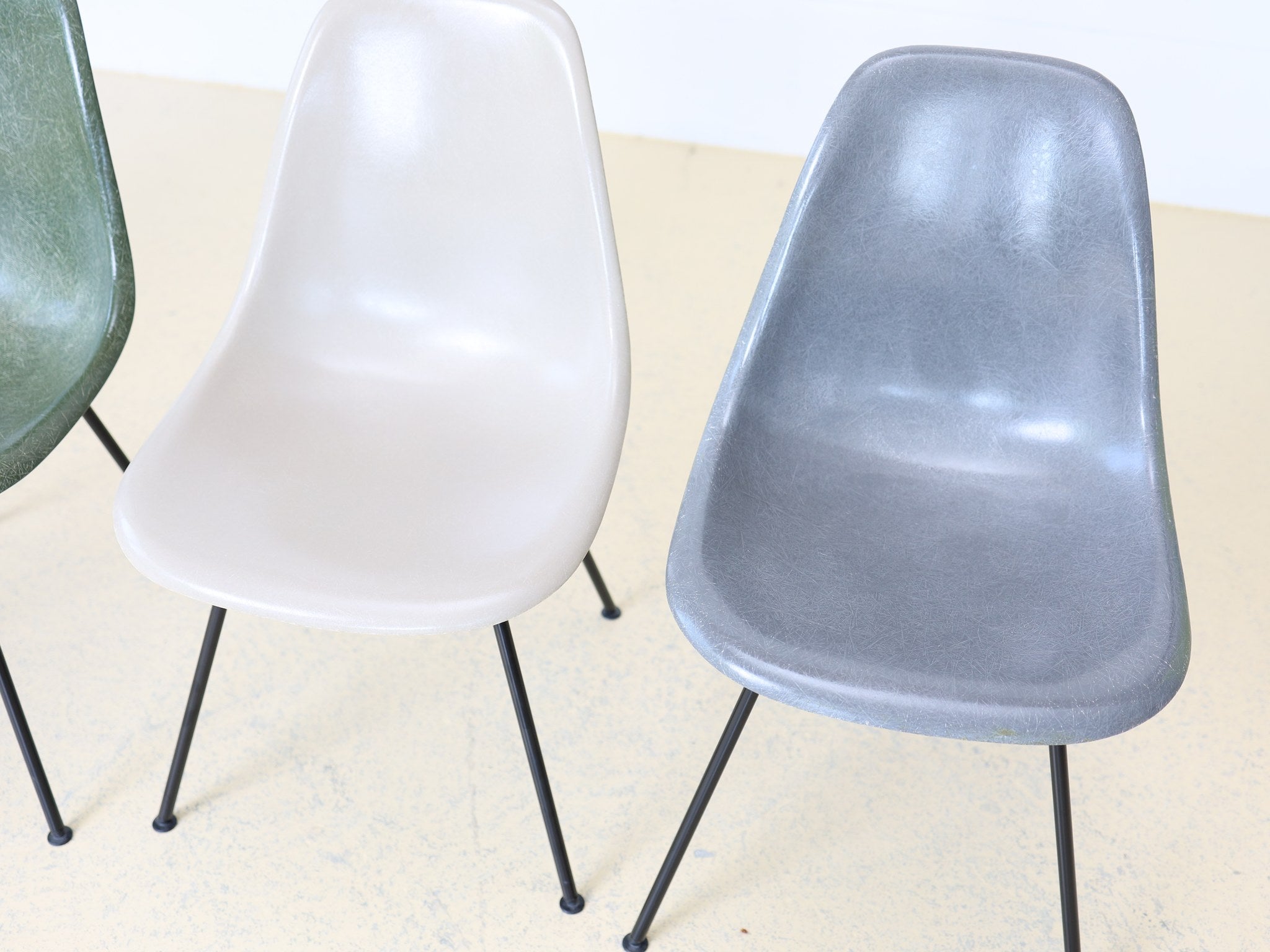 Eames Fiberglass Side Chair DSX Set von Herman Miller – vier Vintage-Stühle in klassischen Farben