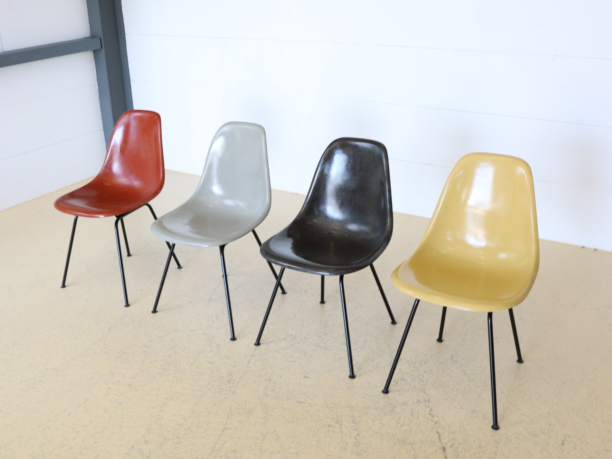 Eames Shell Chair H-Base Gestell Detail Shock Mounts Vintage