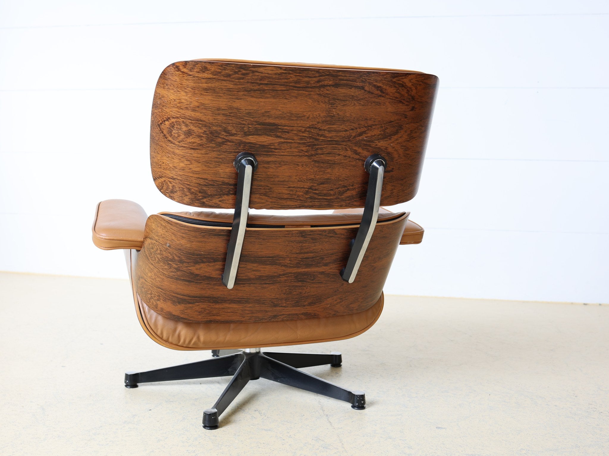 Eames Lounge Chair 670 Vintage Herman Miller Ambiente Aufnahme