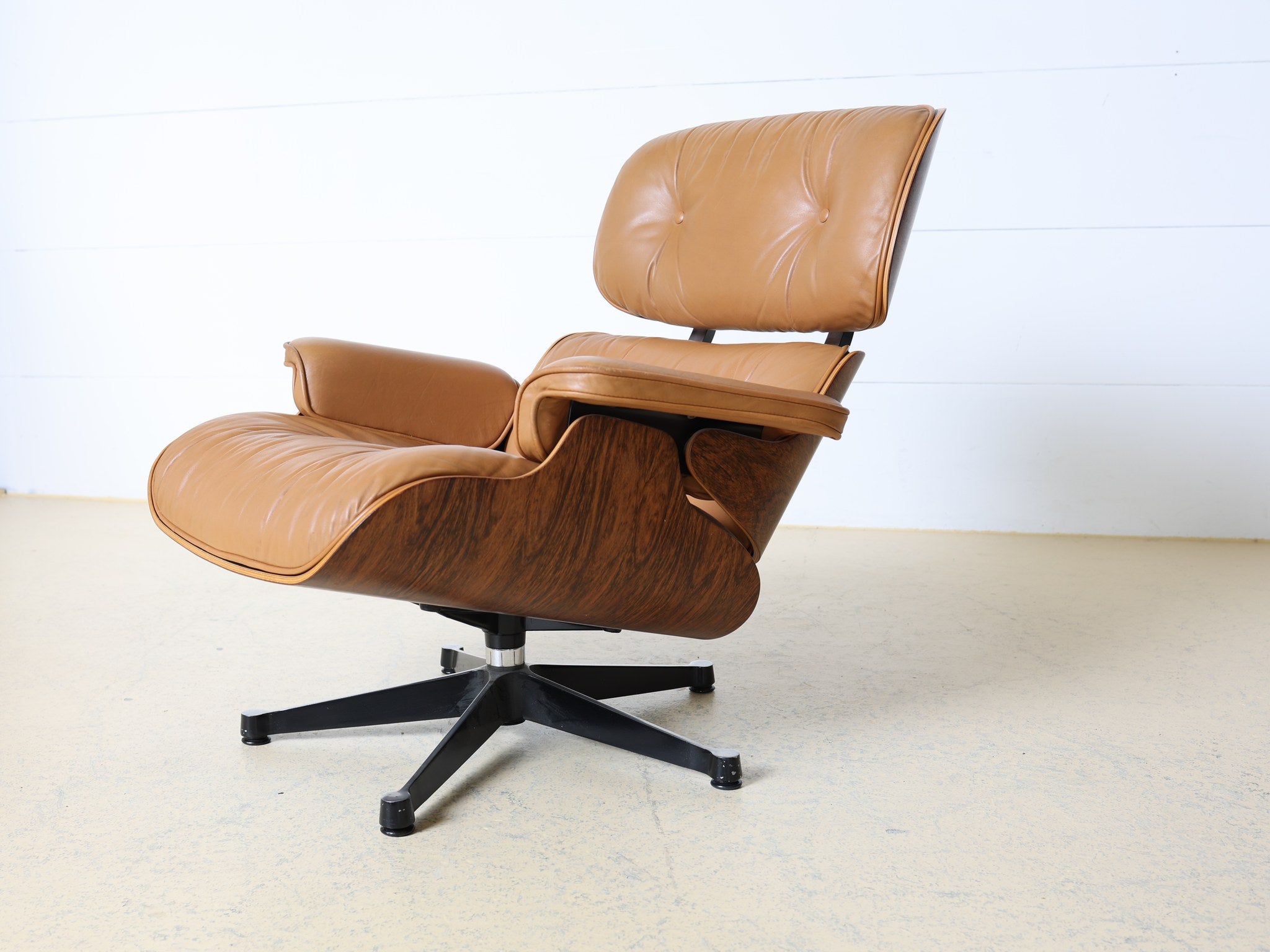 Eames Lounge Chair 670 Rückenansicht Palisander-Schichtholz