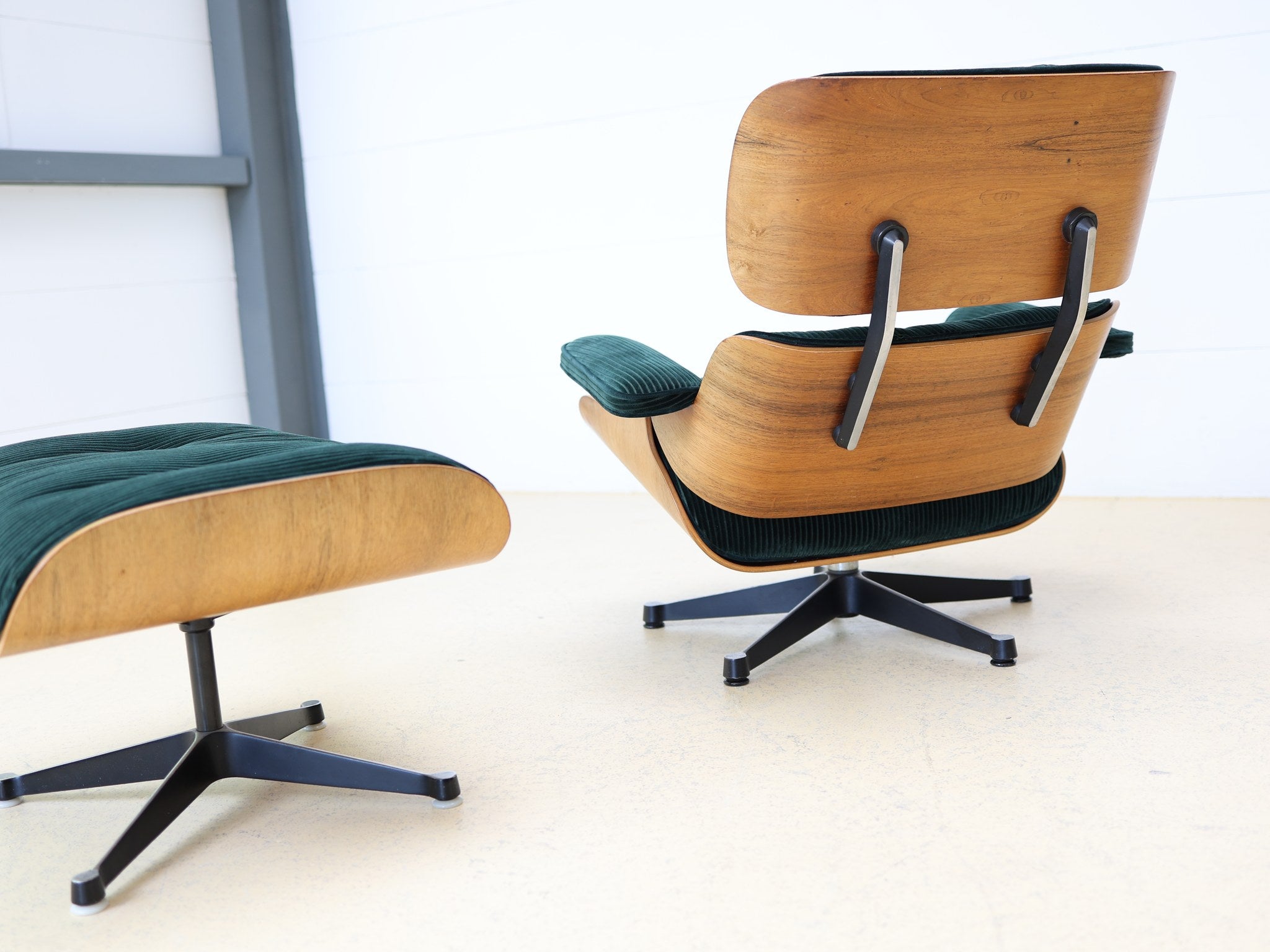 Eames Chair und Ottoman Komplettset Herman Miller Vintage
