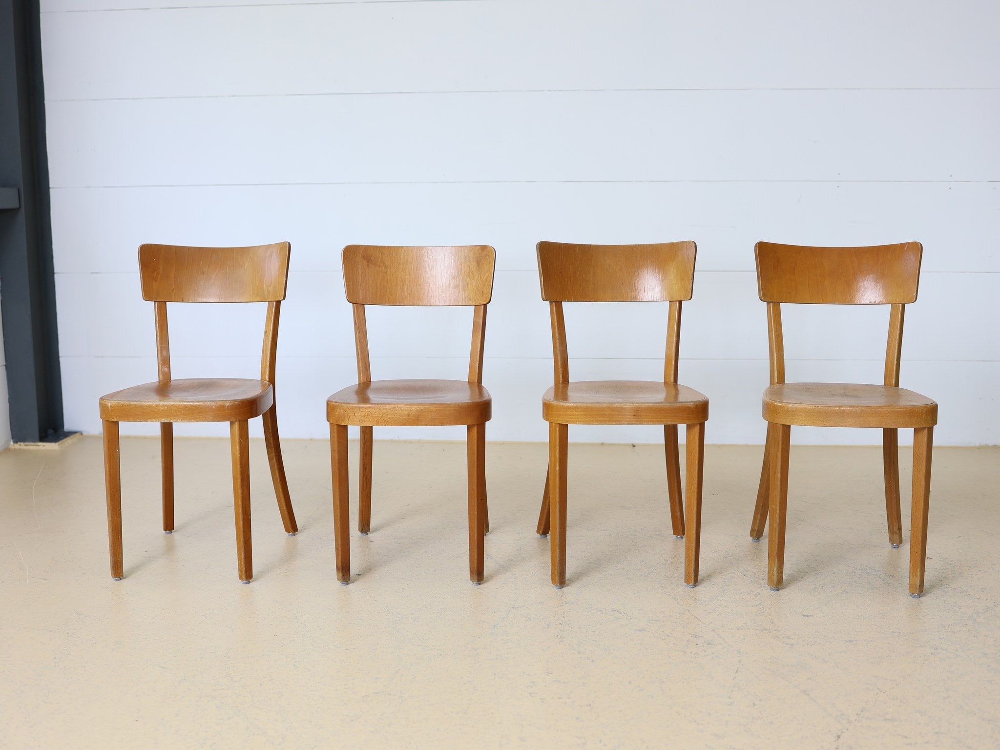 Horgen-Glarus Classic Stuhlbeine mit sichtbarer Holzmaserung