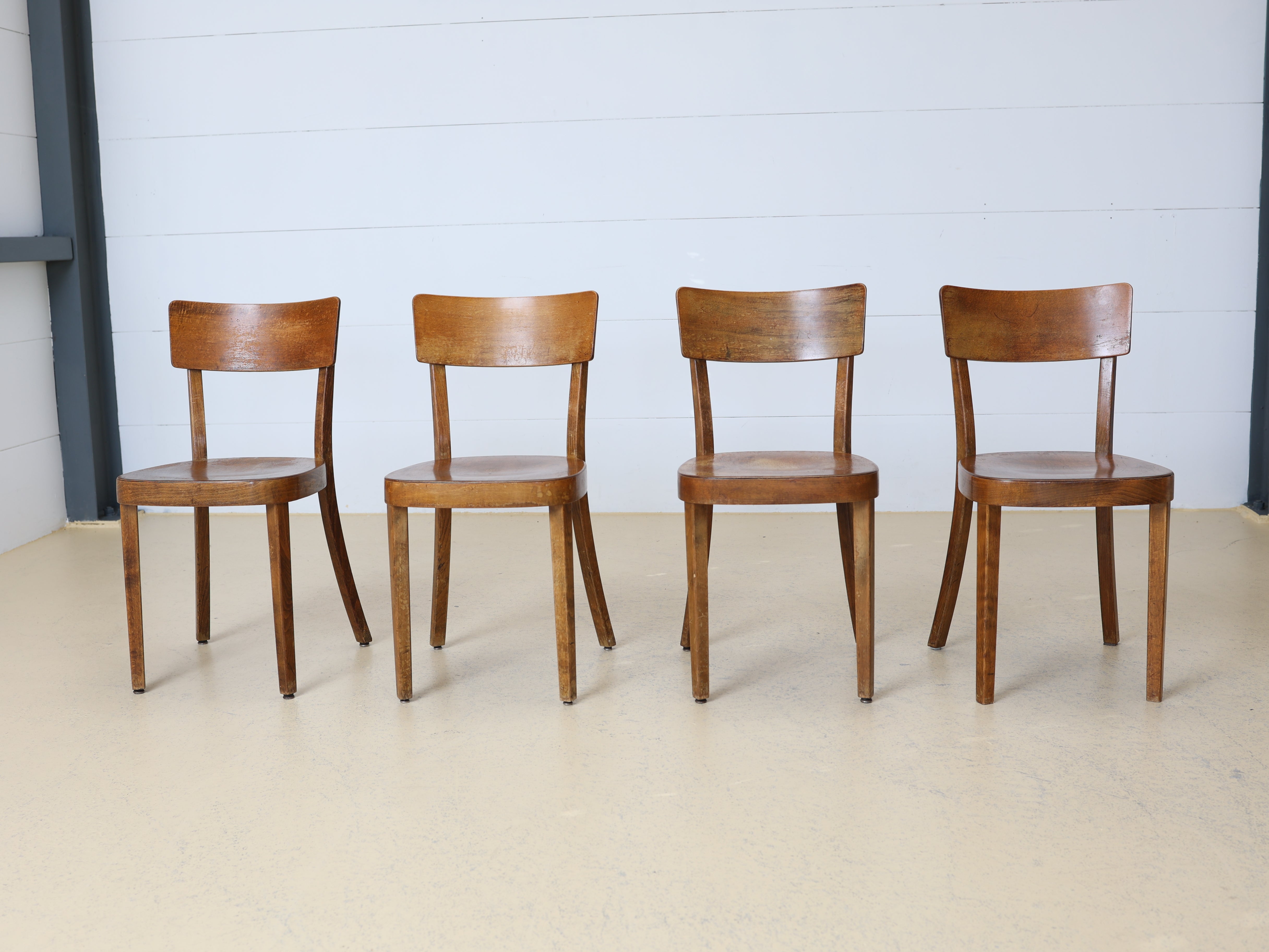 Horgen Glarus Classic Stuhl aus schwarzem Massivholz. Ein zeitloser Schweizer Designklassiker im Vintage-Zustand bei Atelier Tilija.