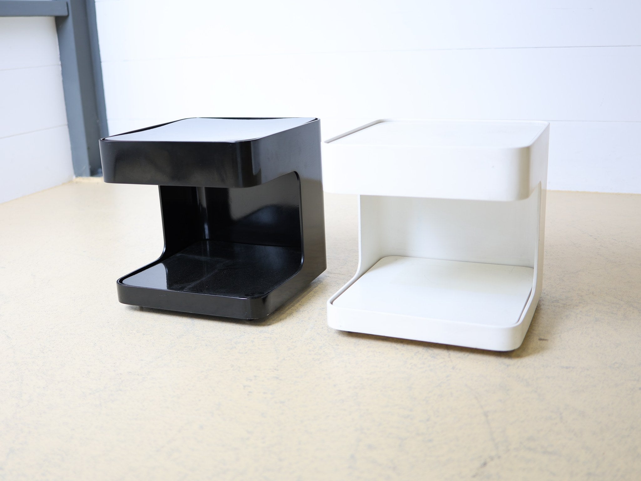 Space Age Tisch Unterseite mit Laufrollen Kunststoff