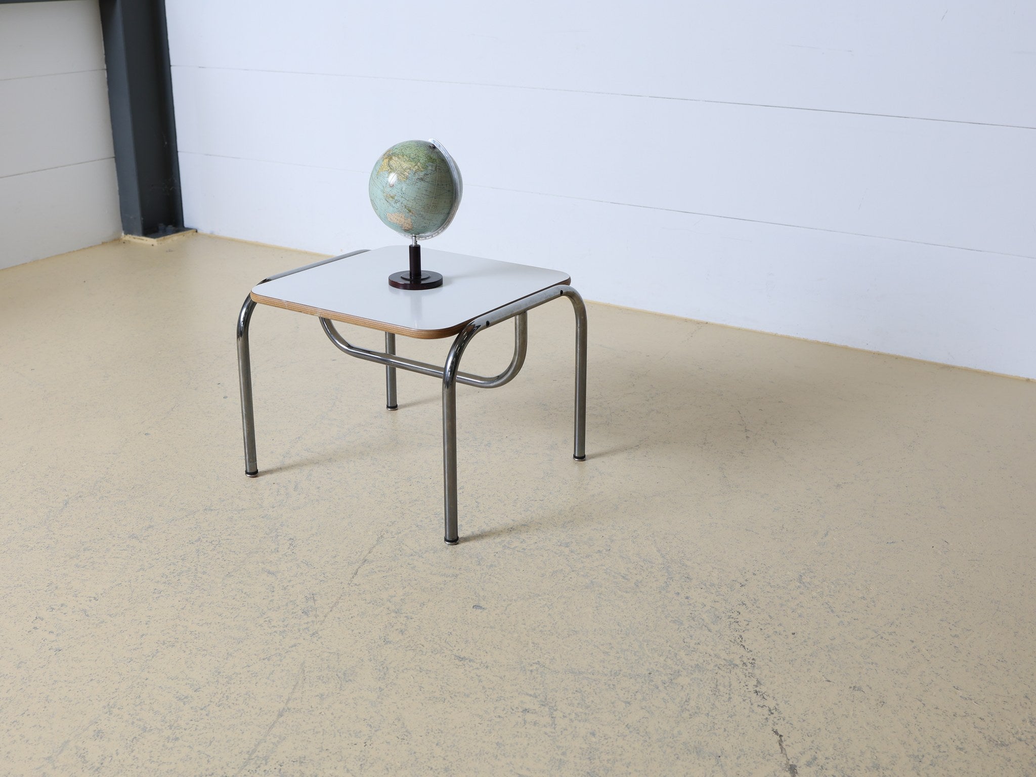 Laccio Beistelltisch von oben mit quadratischer Platte und abgerundeten Ecken