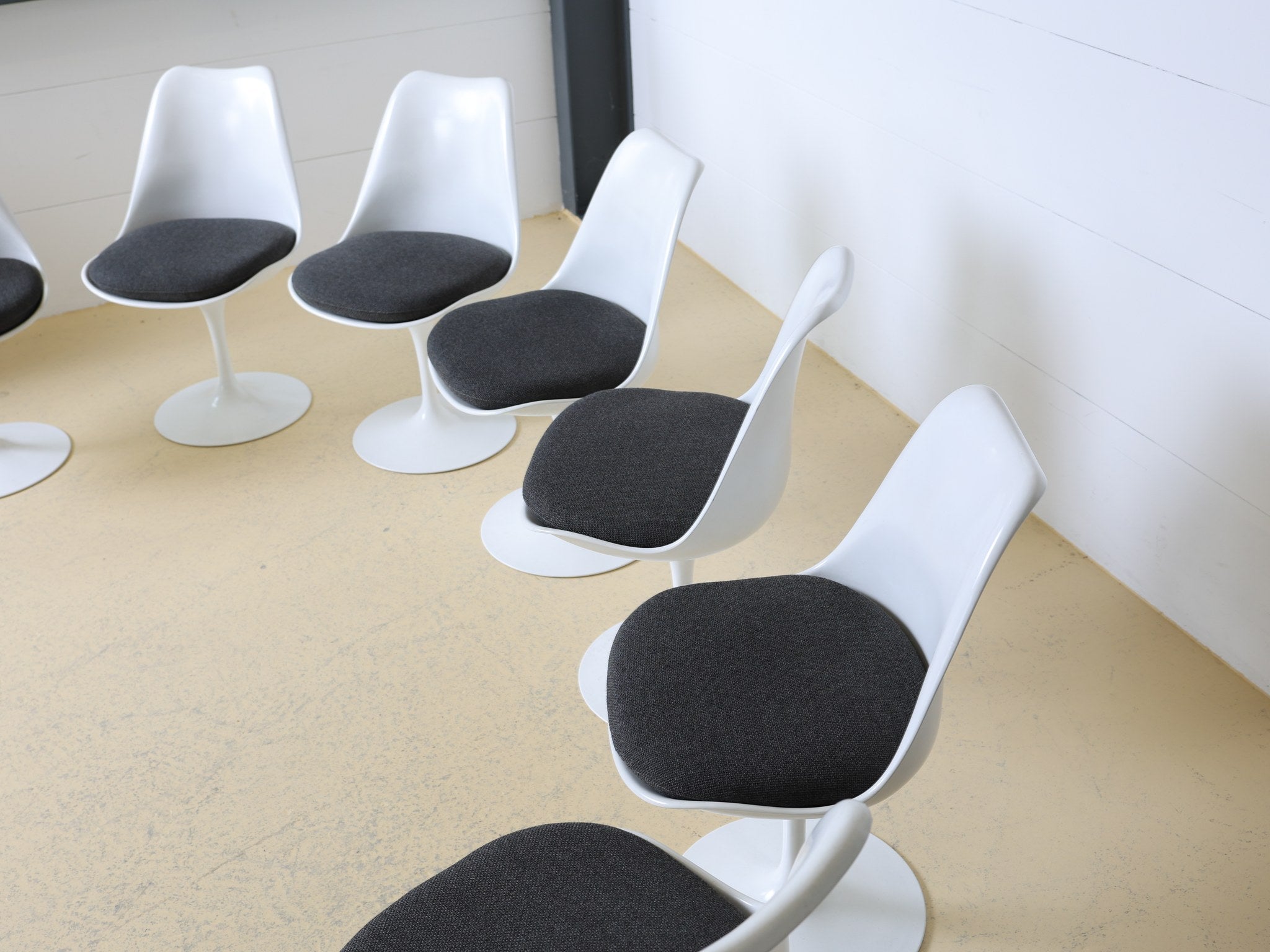 Mid-Century Modern Klassiker: Tulip Chair von Eero Saarinen