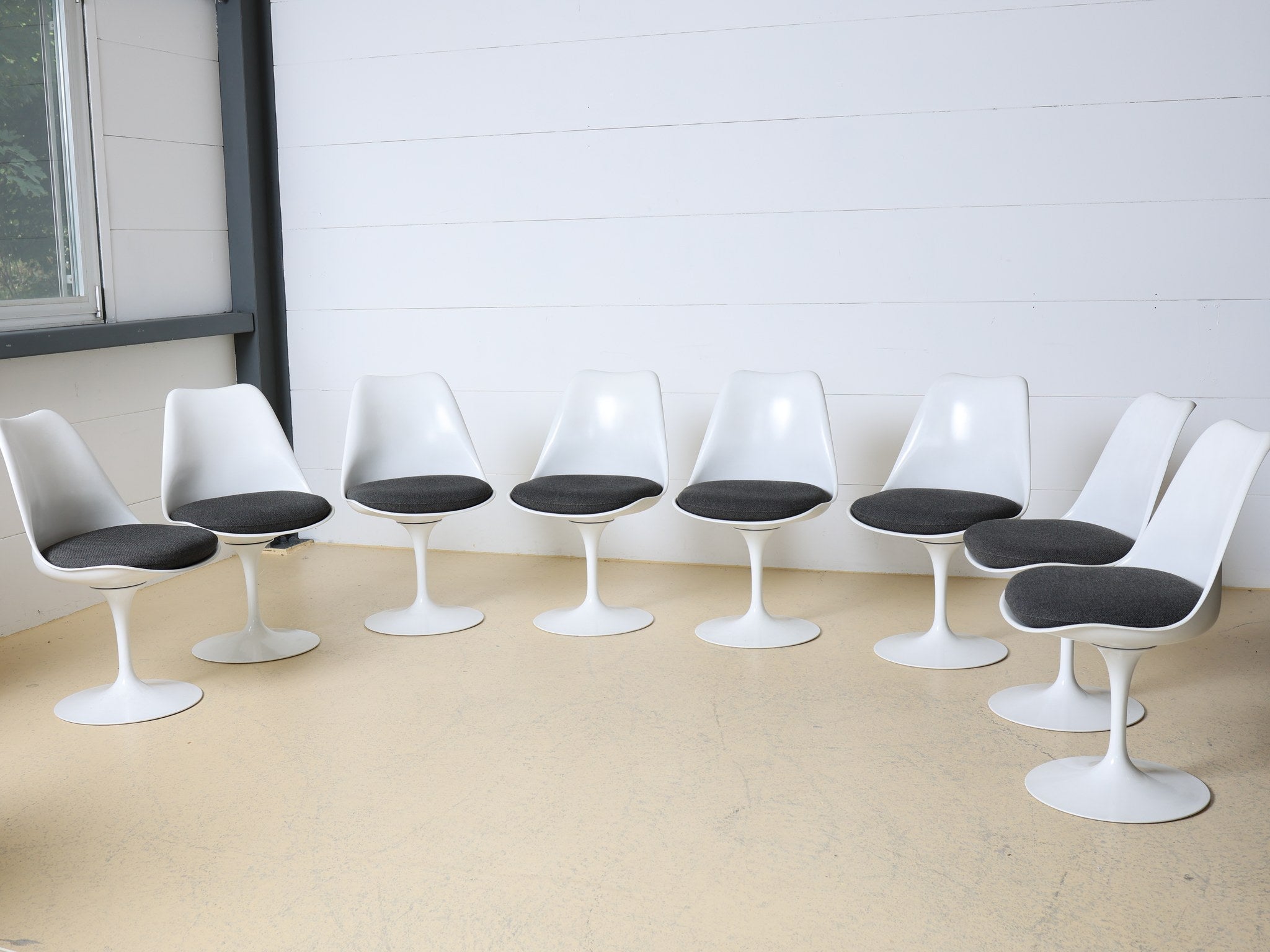 Tulip Chair Set von oben fotografiert zeigt organische Formgebung