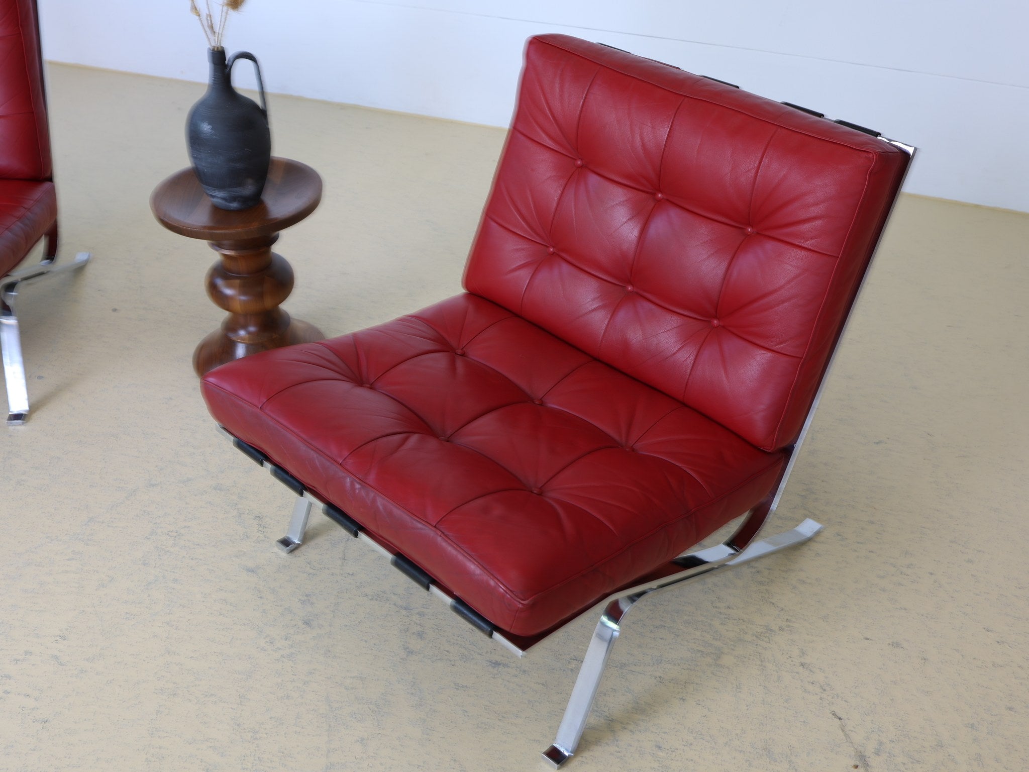 Rückansicht Knoll MR 70 Lounge Sessel mit Lederriemen-Bespannung