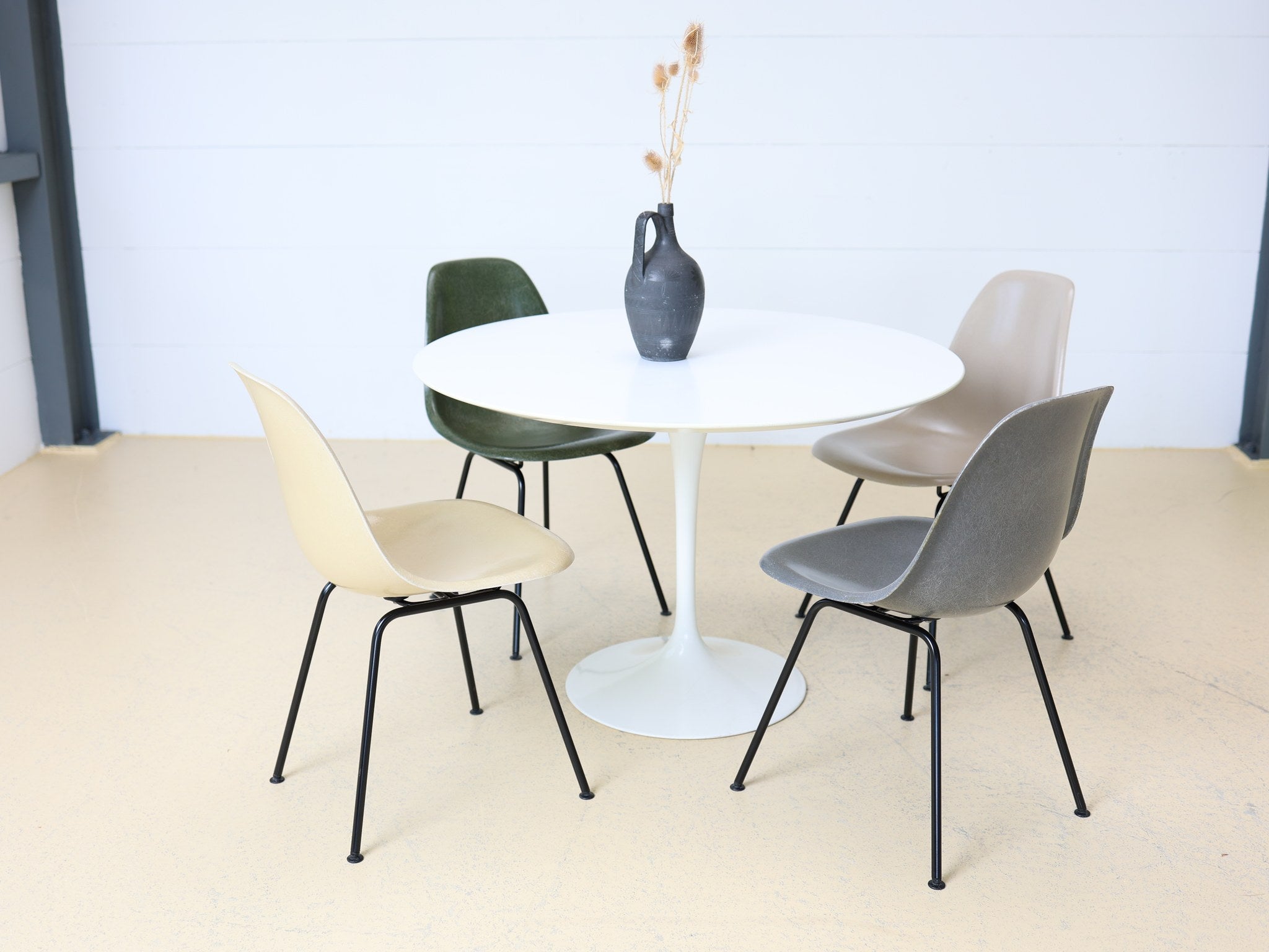 Knoll Tulip Table Tischkante mit abgerundeter Kante, weiss lackiert