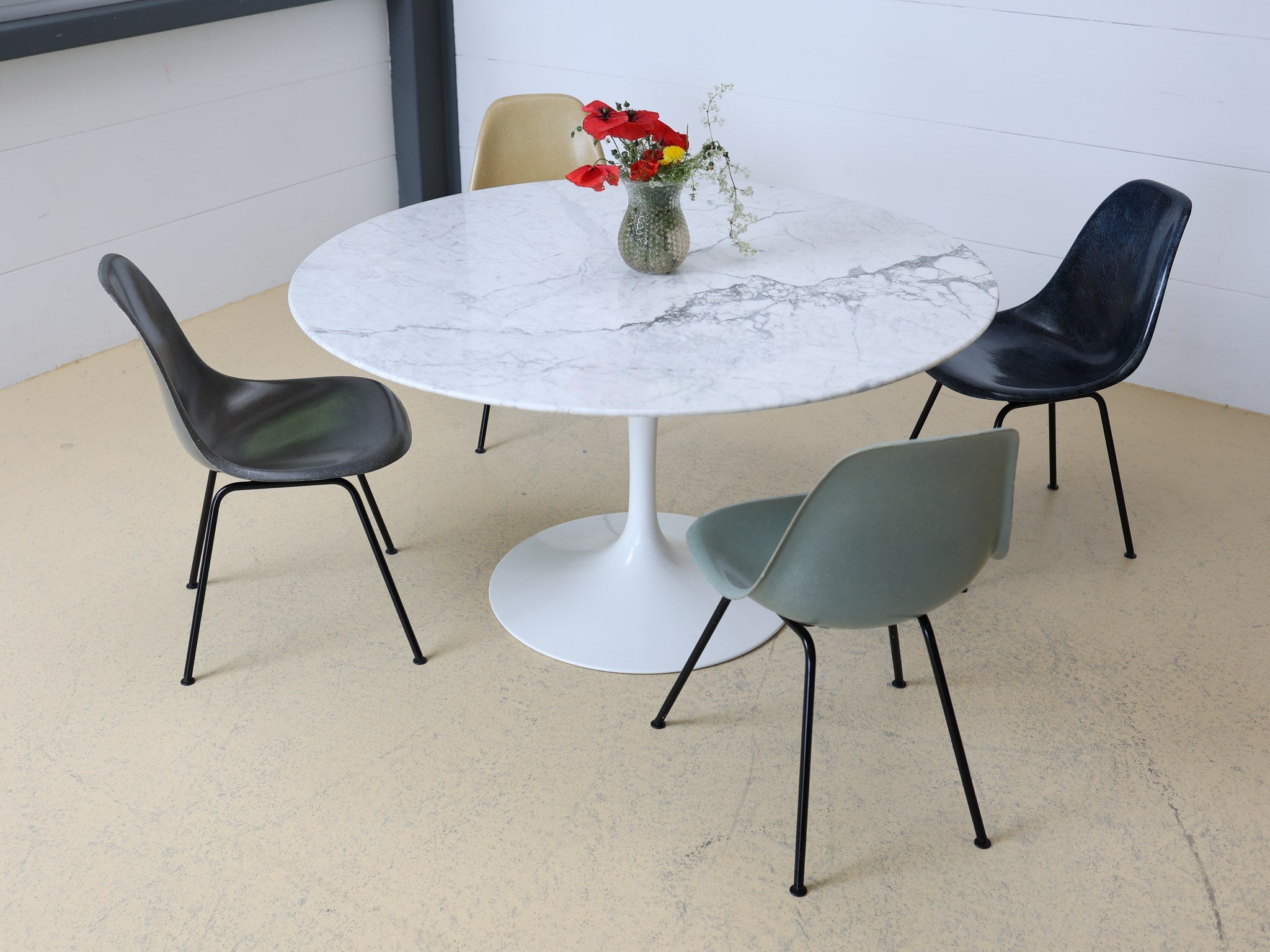 Knoll International Label und wb-form Zürich Aufkleber als Echtheitsnachweis