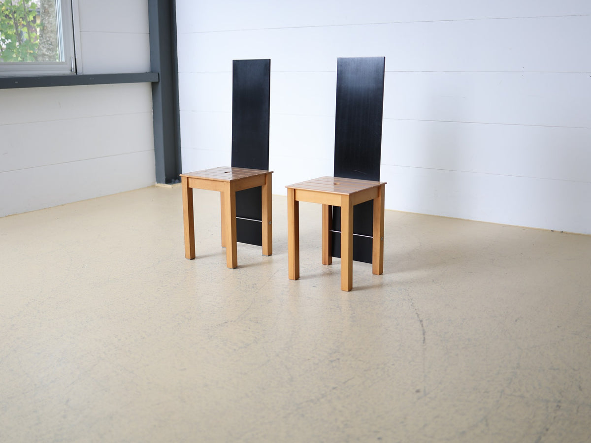 Detailansicht Sitzfläche Röthlisberger Stuhl – horizontal verlegte Holzlatten mit sichtbaren Schrauben