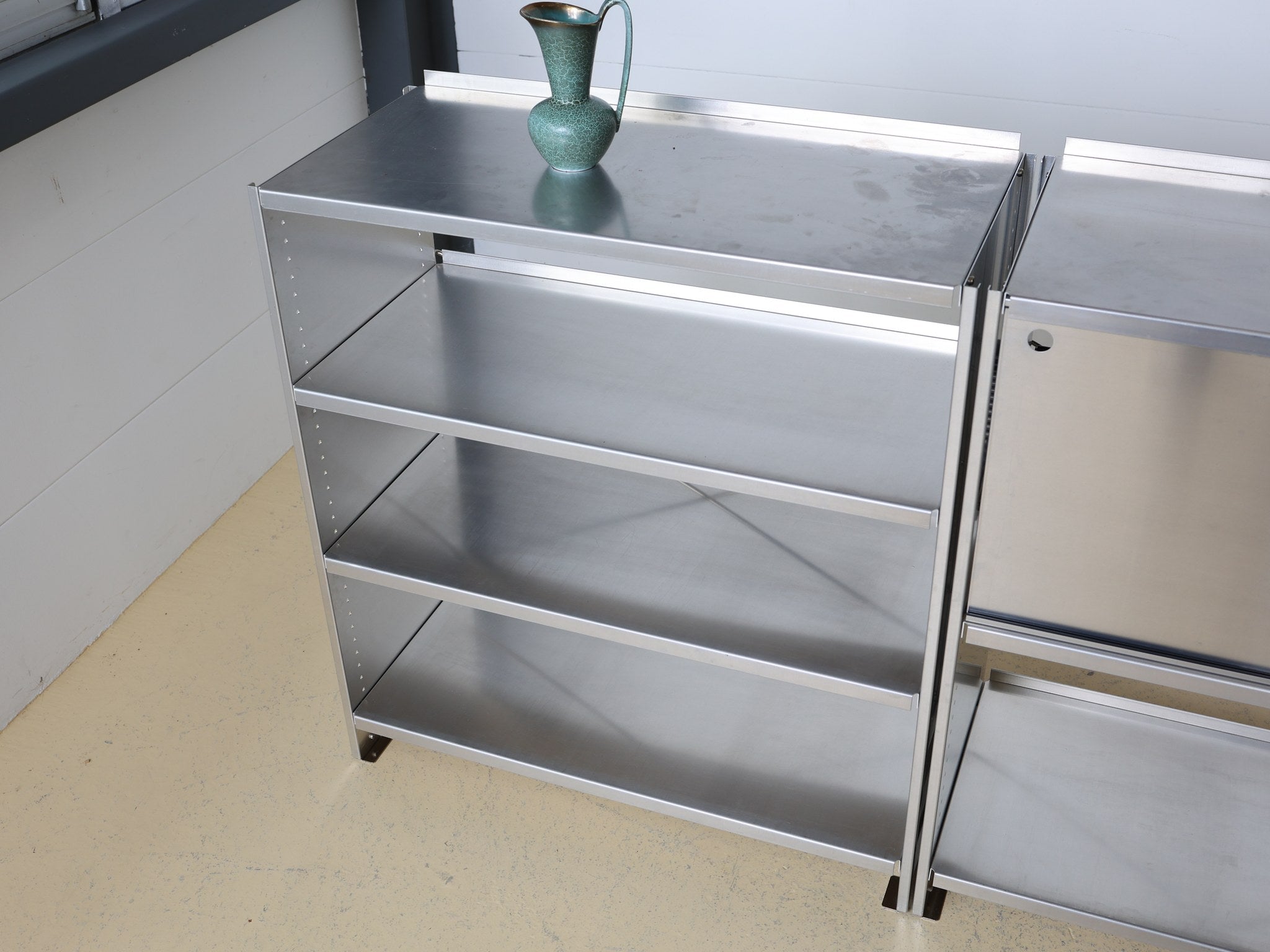 Lehni Aluminium-Regal Gesamtansicht drei Module nebeneinander