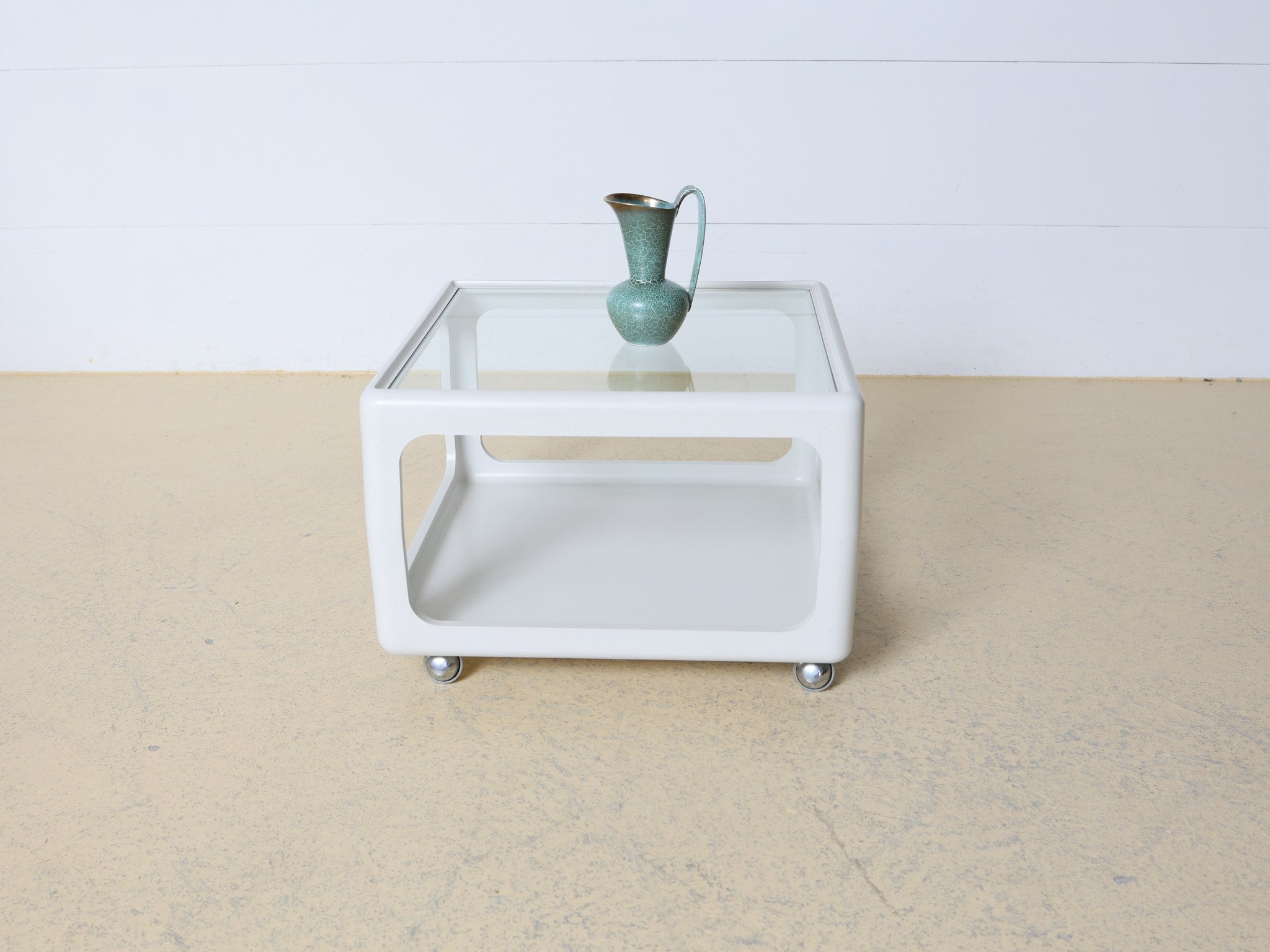Space Age Design Couchtisch weiss untere Ablagefläche Kunststoff