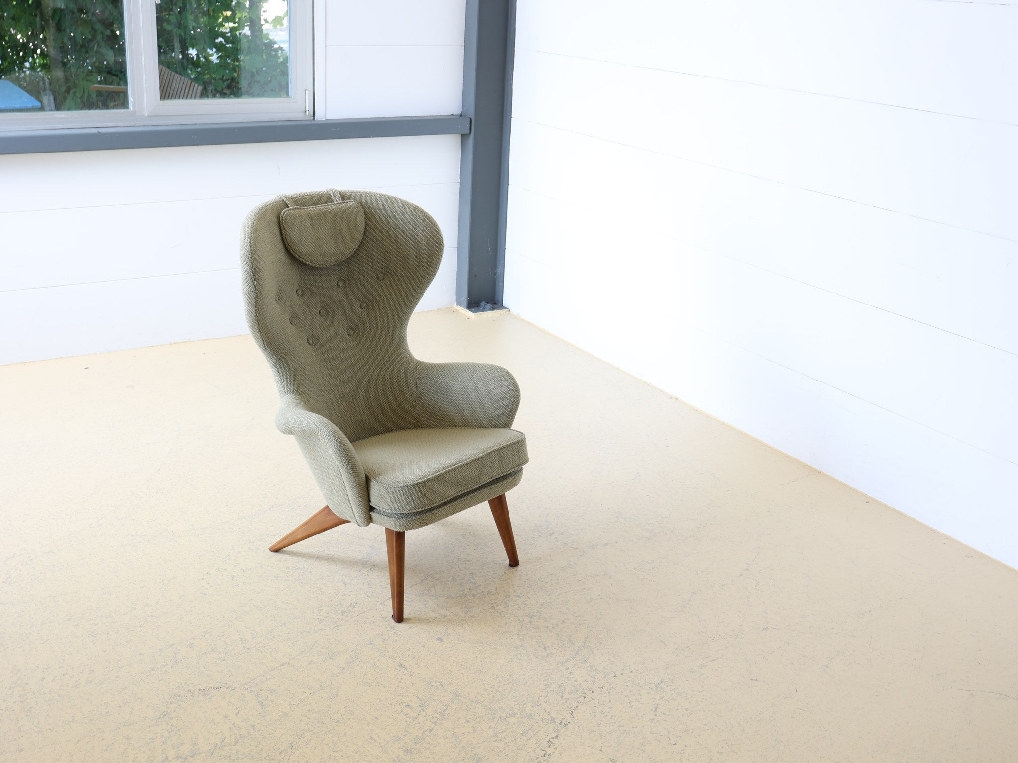 Dänischer Vintage Ohrensessel Rückenlehne mit Knopfheftung Detail