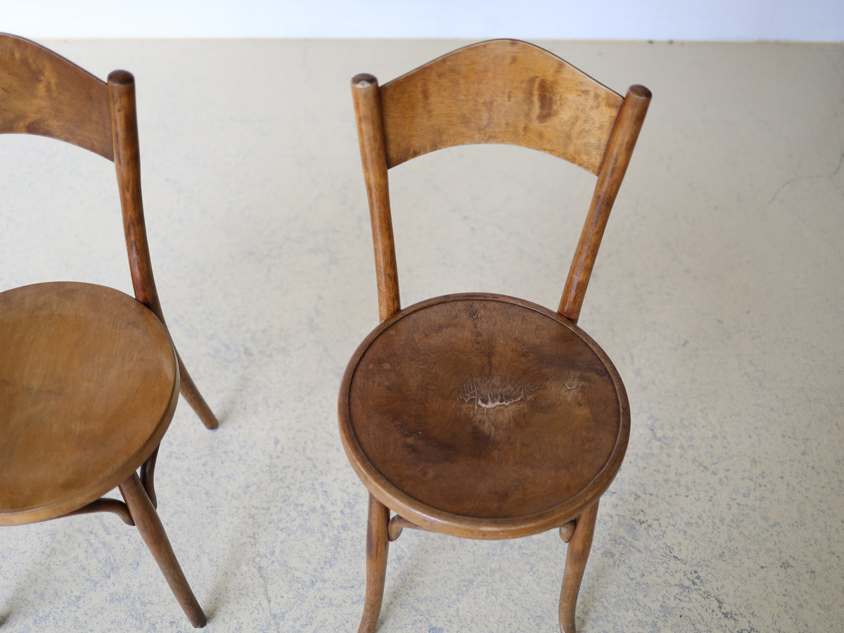 Detailansicht Beinstruktur und Fussform, klassischer Thonet-Bistrostuhl Vintage