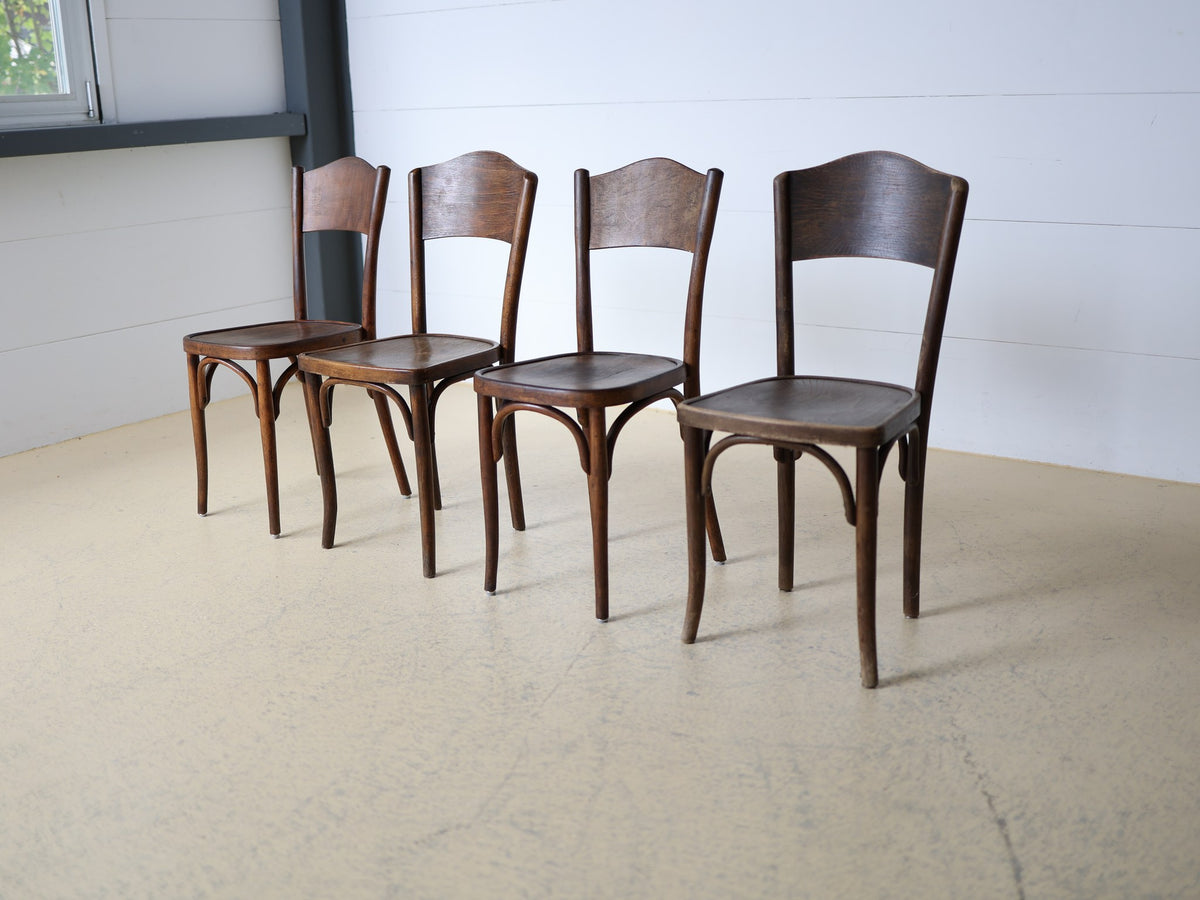 Detailansicht Thonet Bugholzstuhl Rückenbrett Sperrholz dunkelbraun Vintage