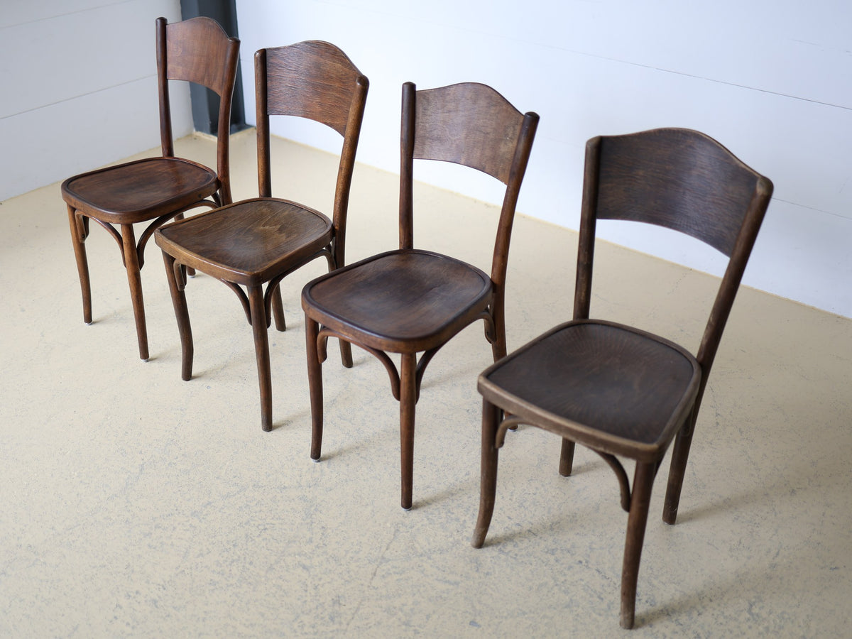 Thonet Bistrostuhl Untergestell mit charakteristischem Bugholzbogen zwischen Vorderbeinen