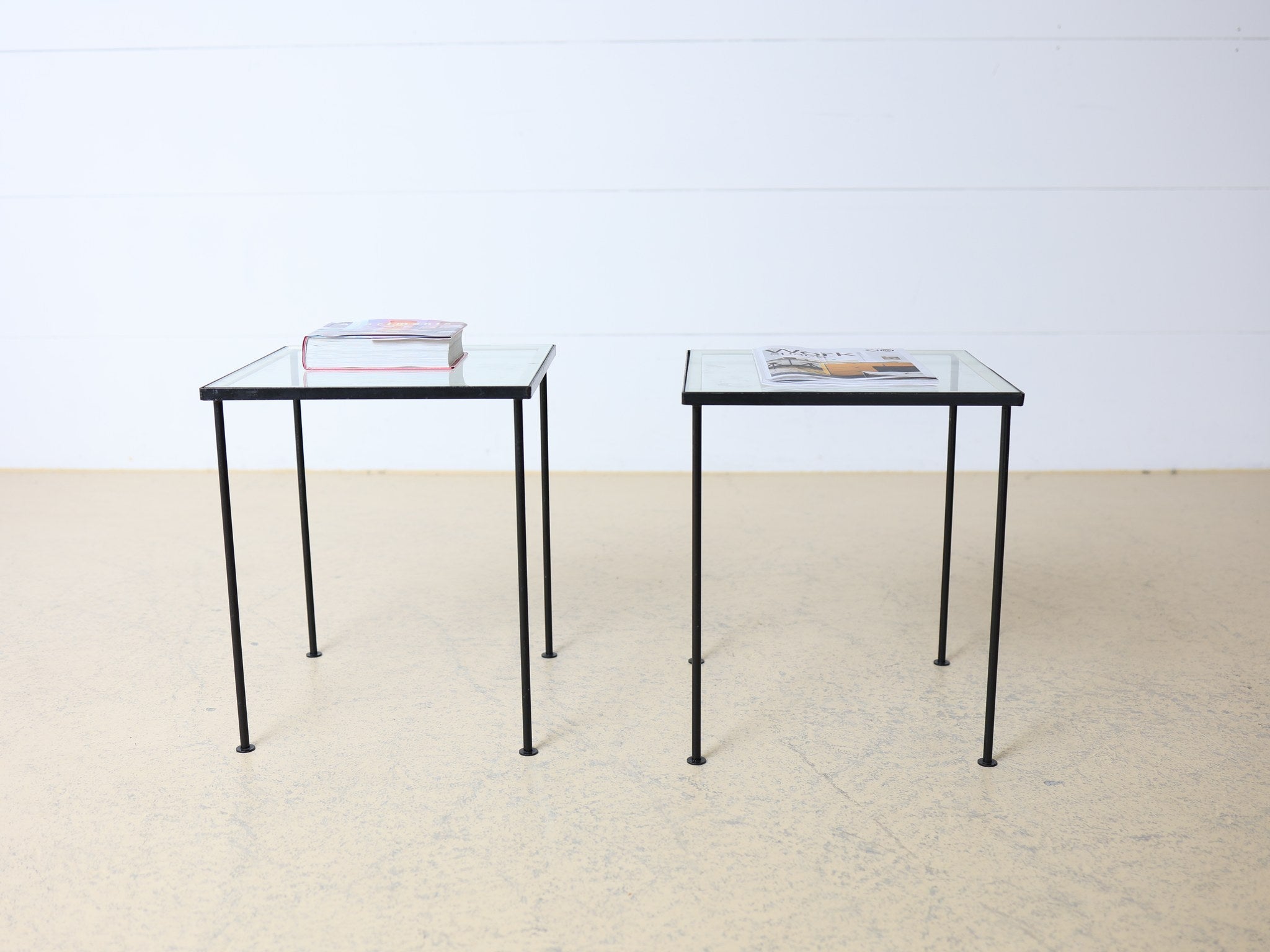Mid-Century Beistelltisch in Raumansicht