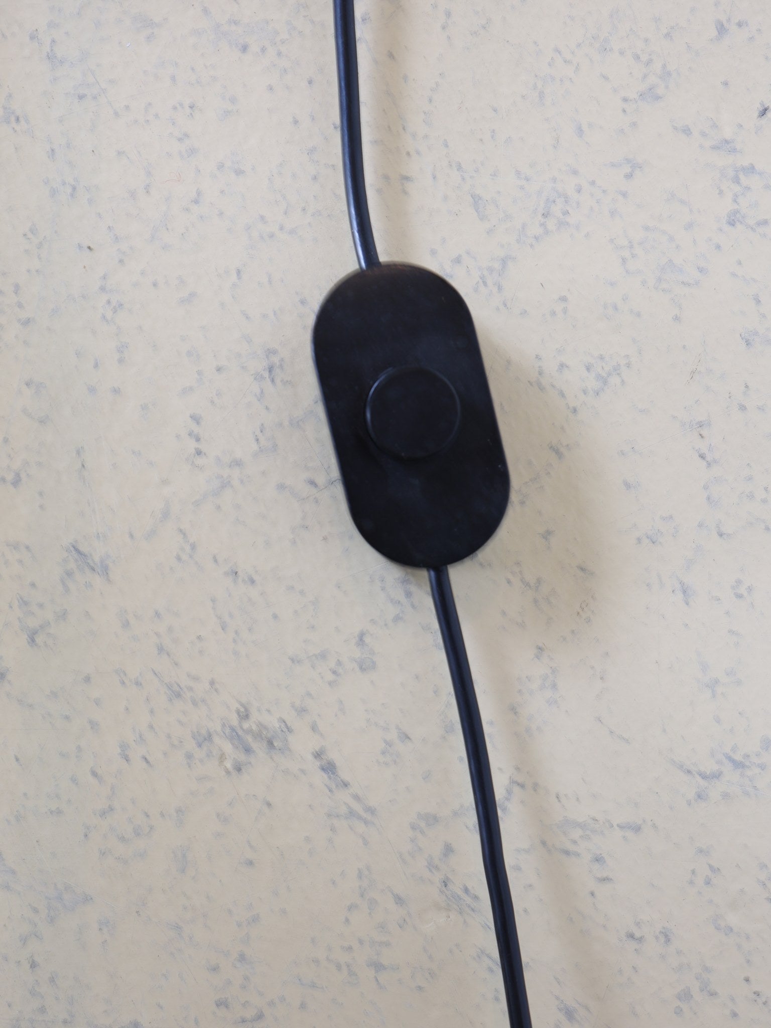 Kugelgelenk am Leuchtenkopf für flexible Lichtausrichtung