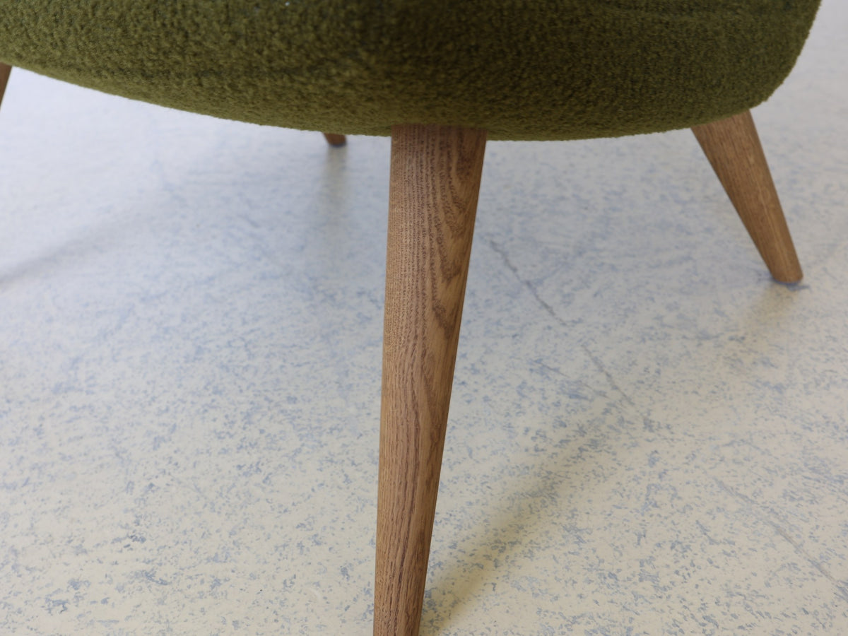Lounge Chair 1950er Eiche Massivholzbeine schräg gestellt Detail
