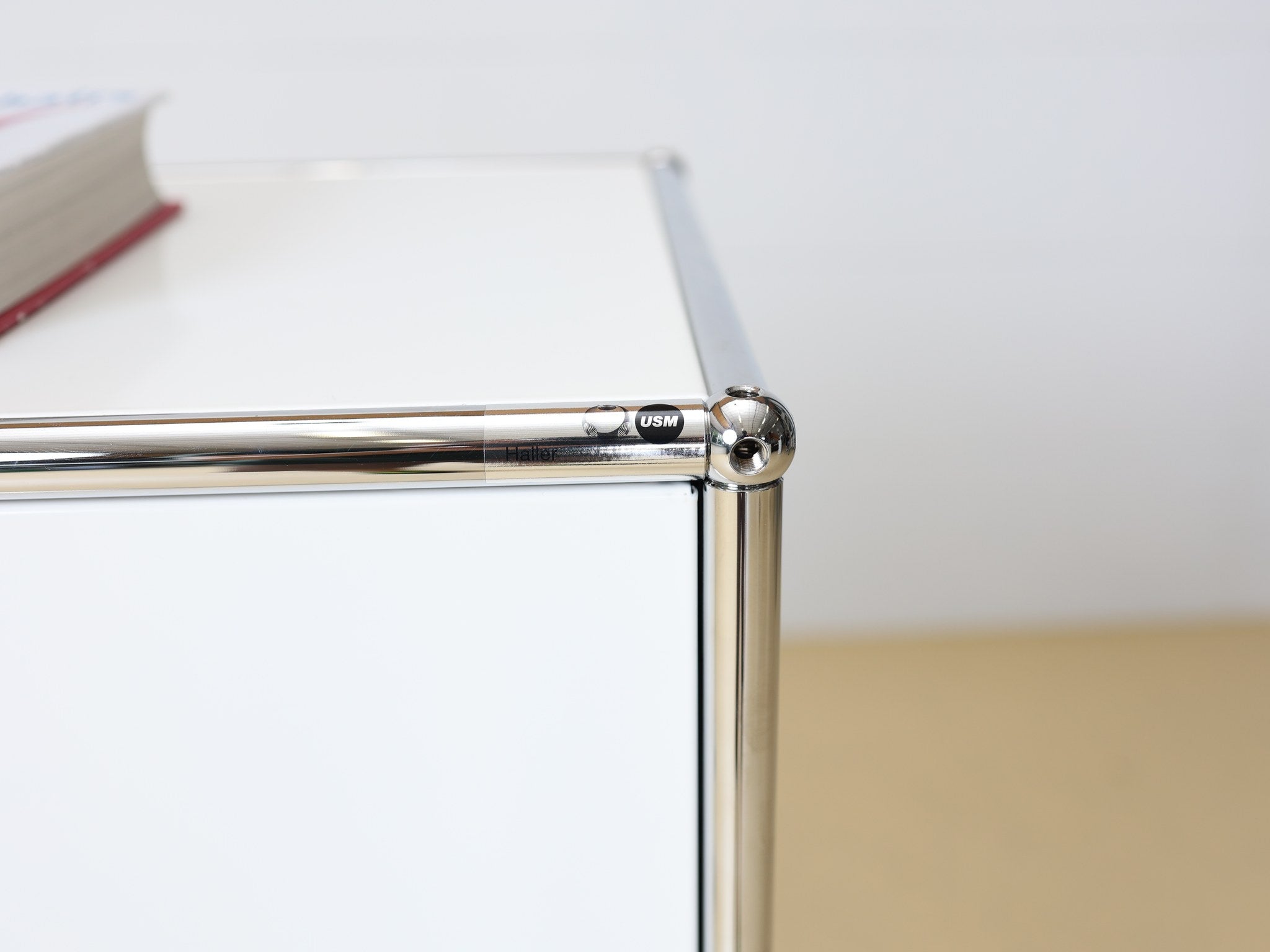 USM Haller Highboard 1x3 Seitenansicht mit Chromgestell