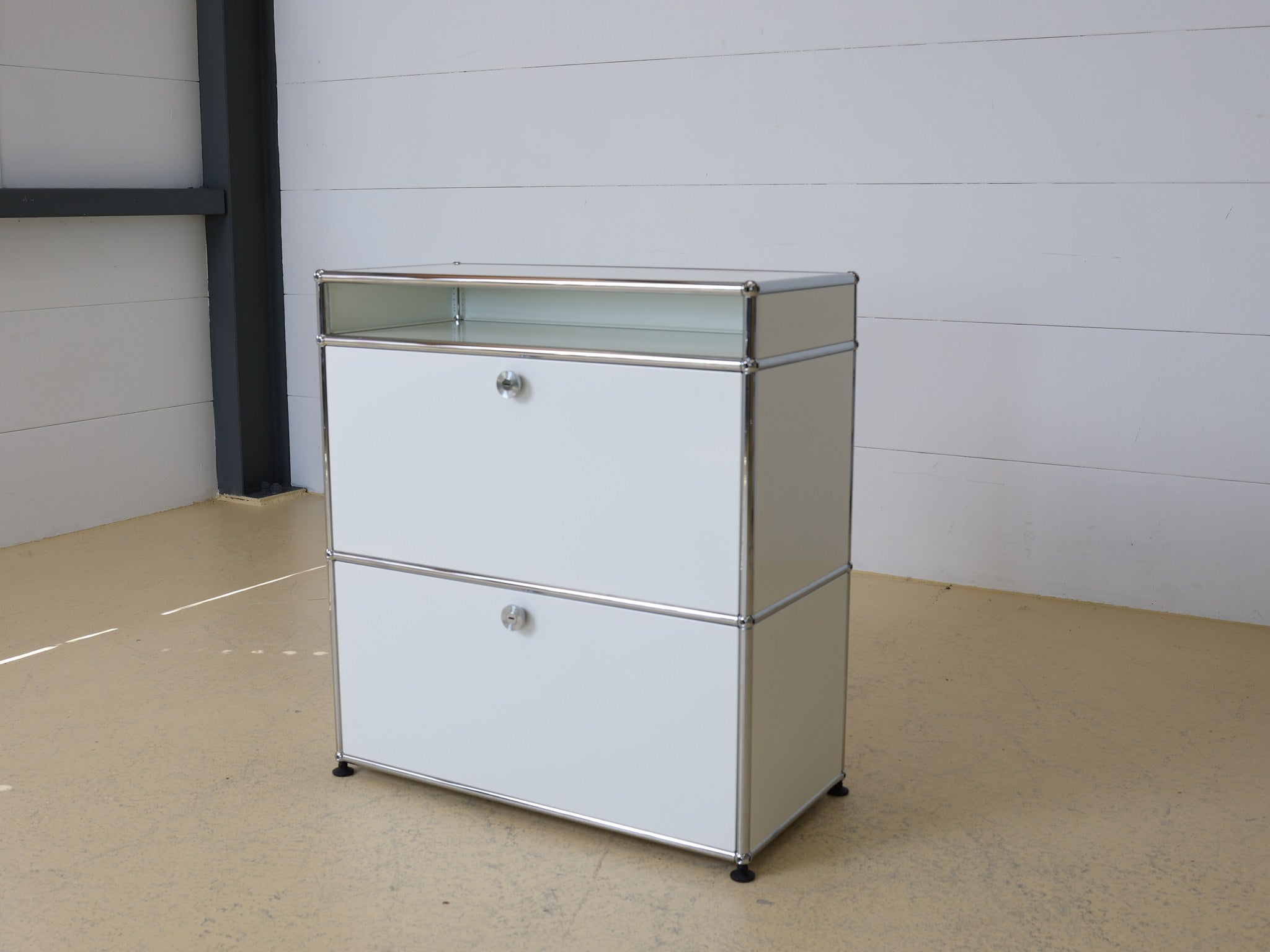 USM Haller Sideboard 1x3 Konfiguration Detailansicht Klapptüren