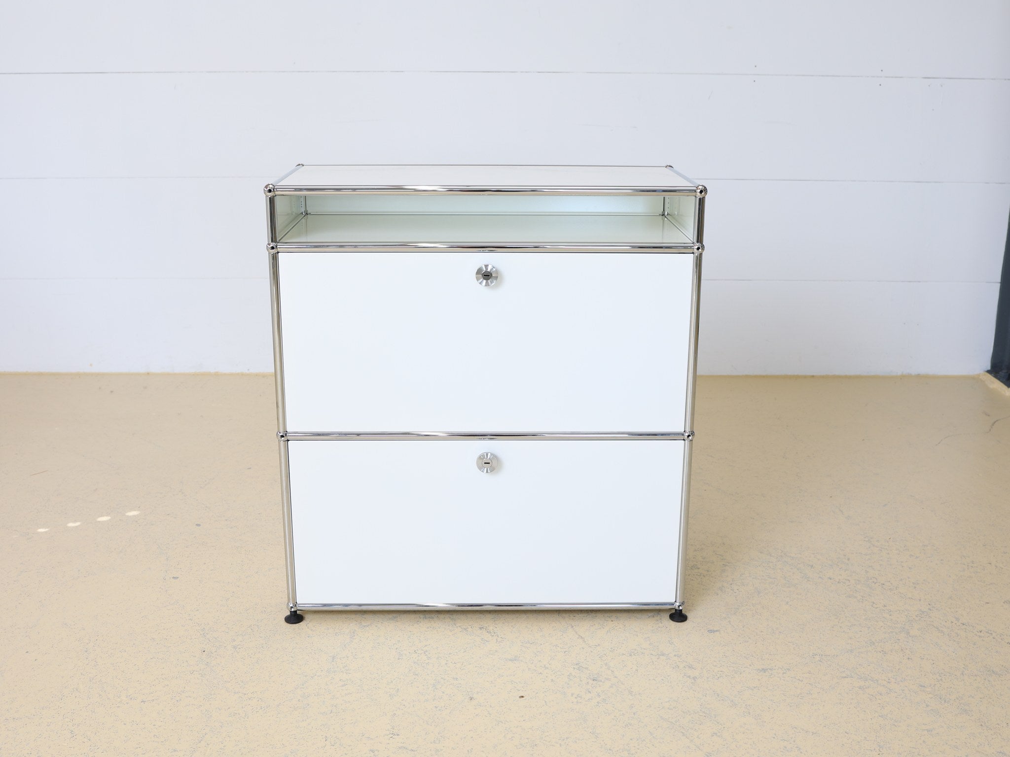 USM Haller Sideboard Reinweiss Detailansicht pulverbeschichtete Oberfläche