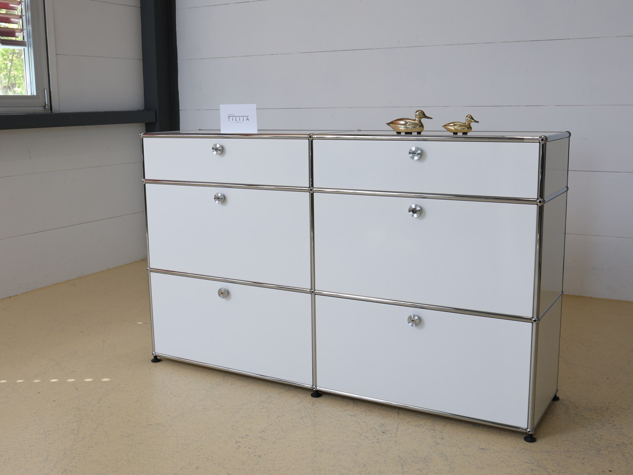 USM Haller Sideboard weiss Detailansicht pulverbeschichtete Oberfläche