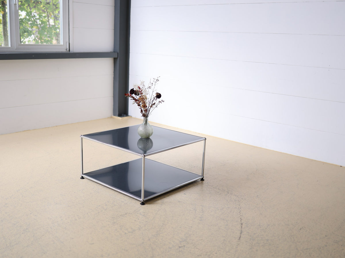USM Haller Couchtisch 75x75 cm Anthrazitgrau RAL 7016, 2 Ebenen, verchromte Kugelverbinder, Occasion