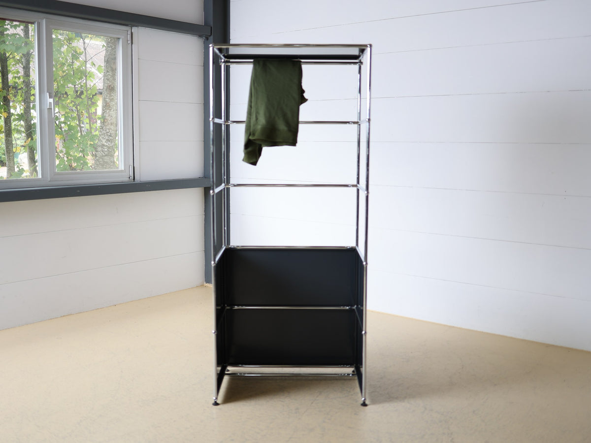 USM Haller Garderobe M Detailansicht Kugelkonnektoren verchromt, Anthrazitgrau RAL 7016