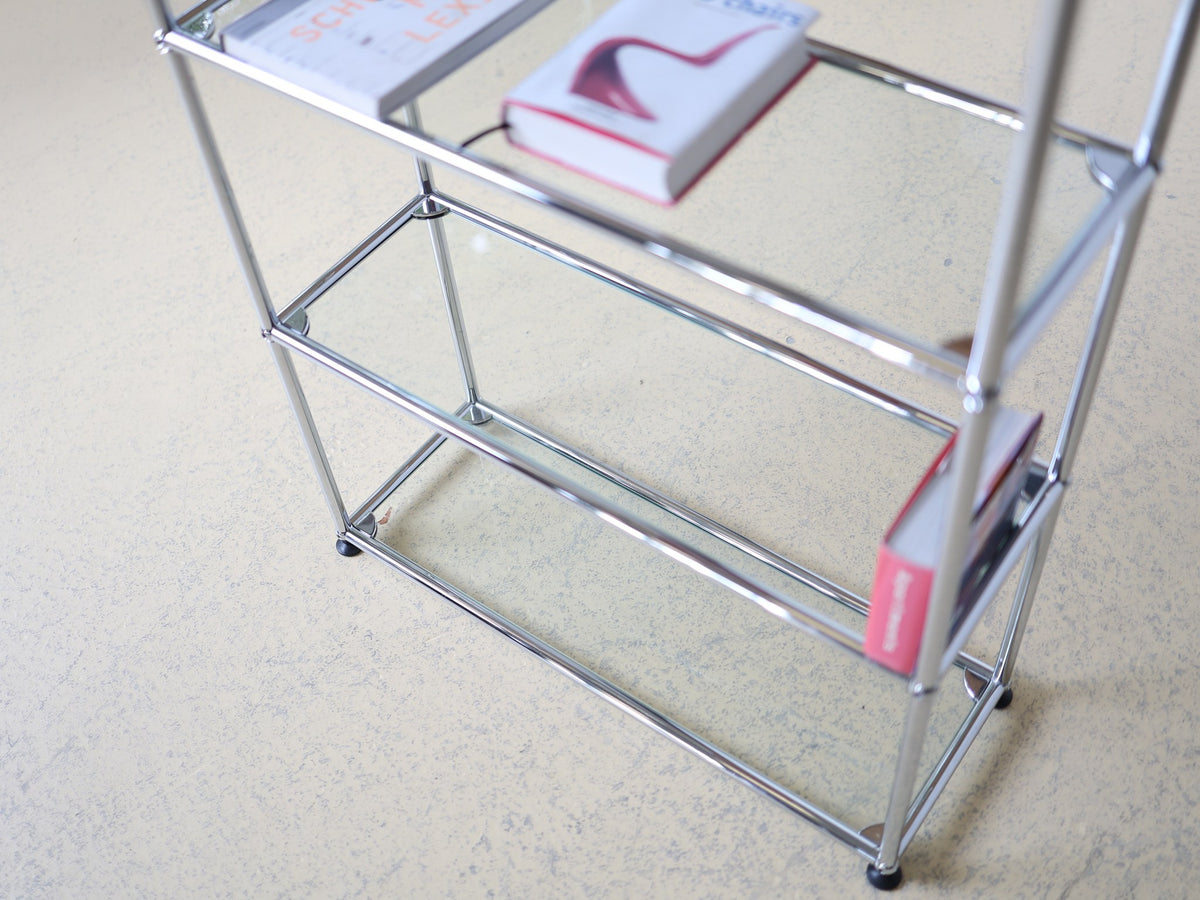 USM Haller Regal Chrom Glas, Gesamtansicht Hochformat – Designklassiker seit 1965